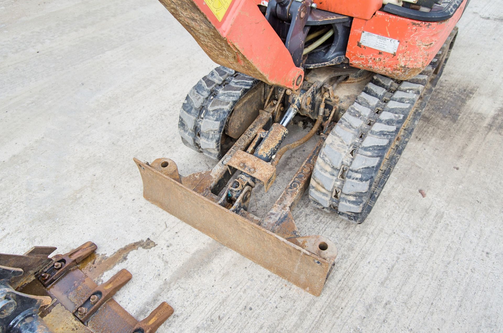 Kubota K008-3 0.8 tonne rubber tracked micro excavator Year: 2014 S/N: H25912 Recorded Hours: 2643 - Image 13 of 25