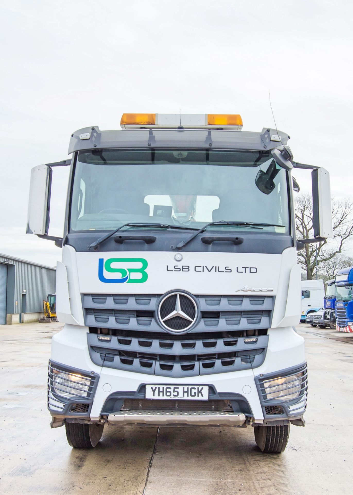 Mercedes Benz 3240 Arocs 32 tonne 8x4 tipper grab lorry Registration Number: YH65 HGK Date of - Image 5 of 38