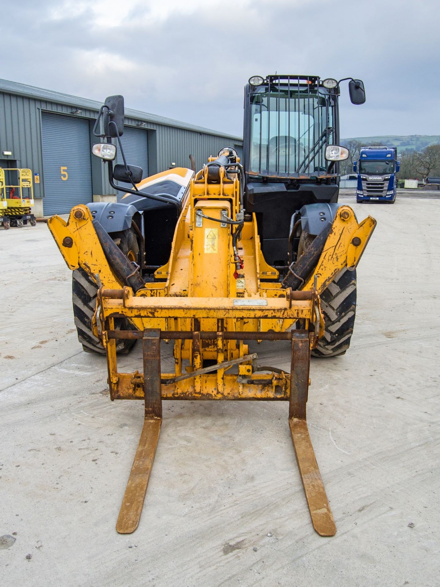 JCB 535-125 T4 IV 12.5 metre telescopic handler Year: 2018 S/N: 2574572 Recorded Hours: 4101 c/w air - Image 5 of 23