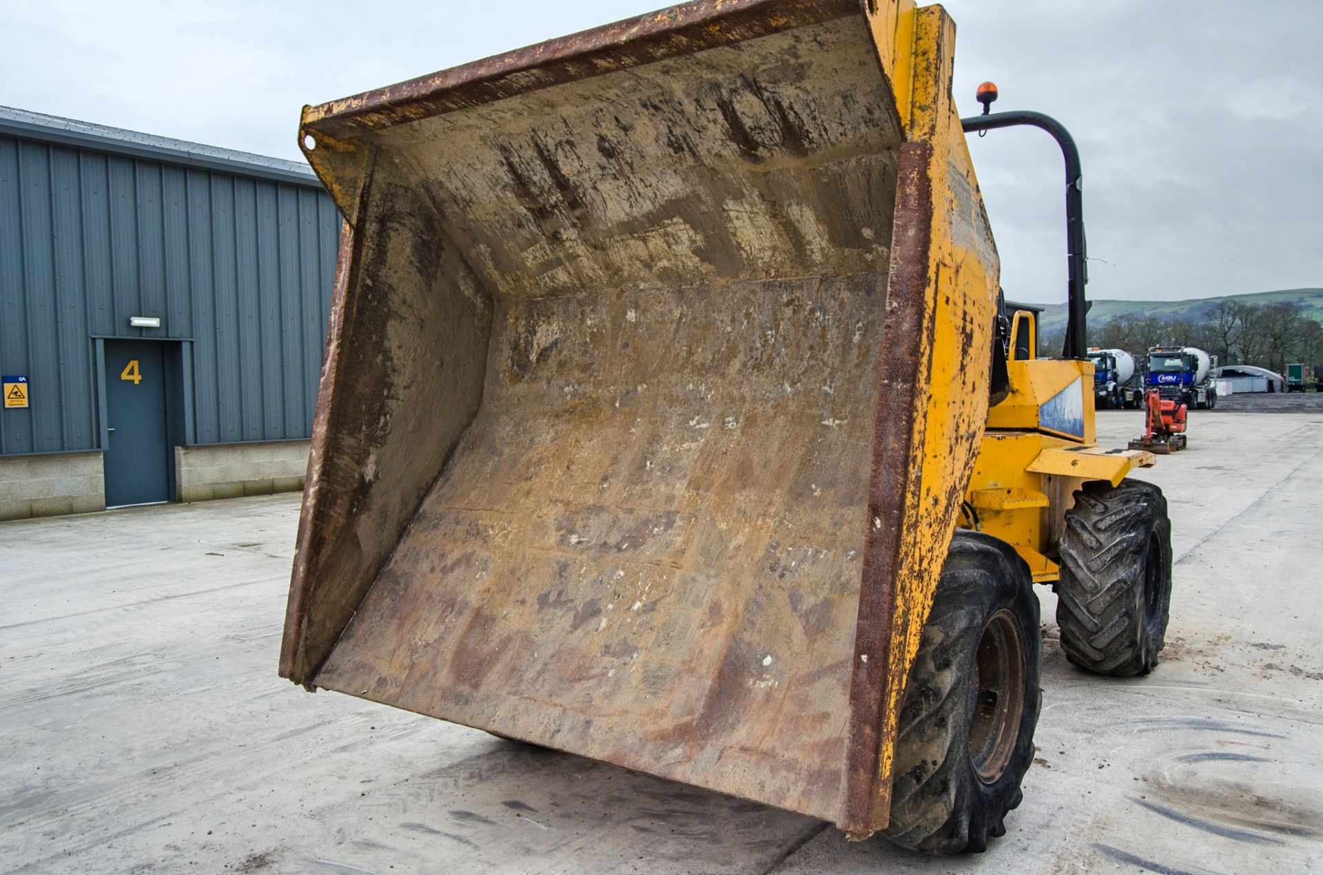 Thwaites 6 tonne straight skip dumper Year: 2007 S/N: 702B4307 Recorded Hours: 1171 S7335 - Image 10 of 21