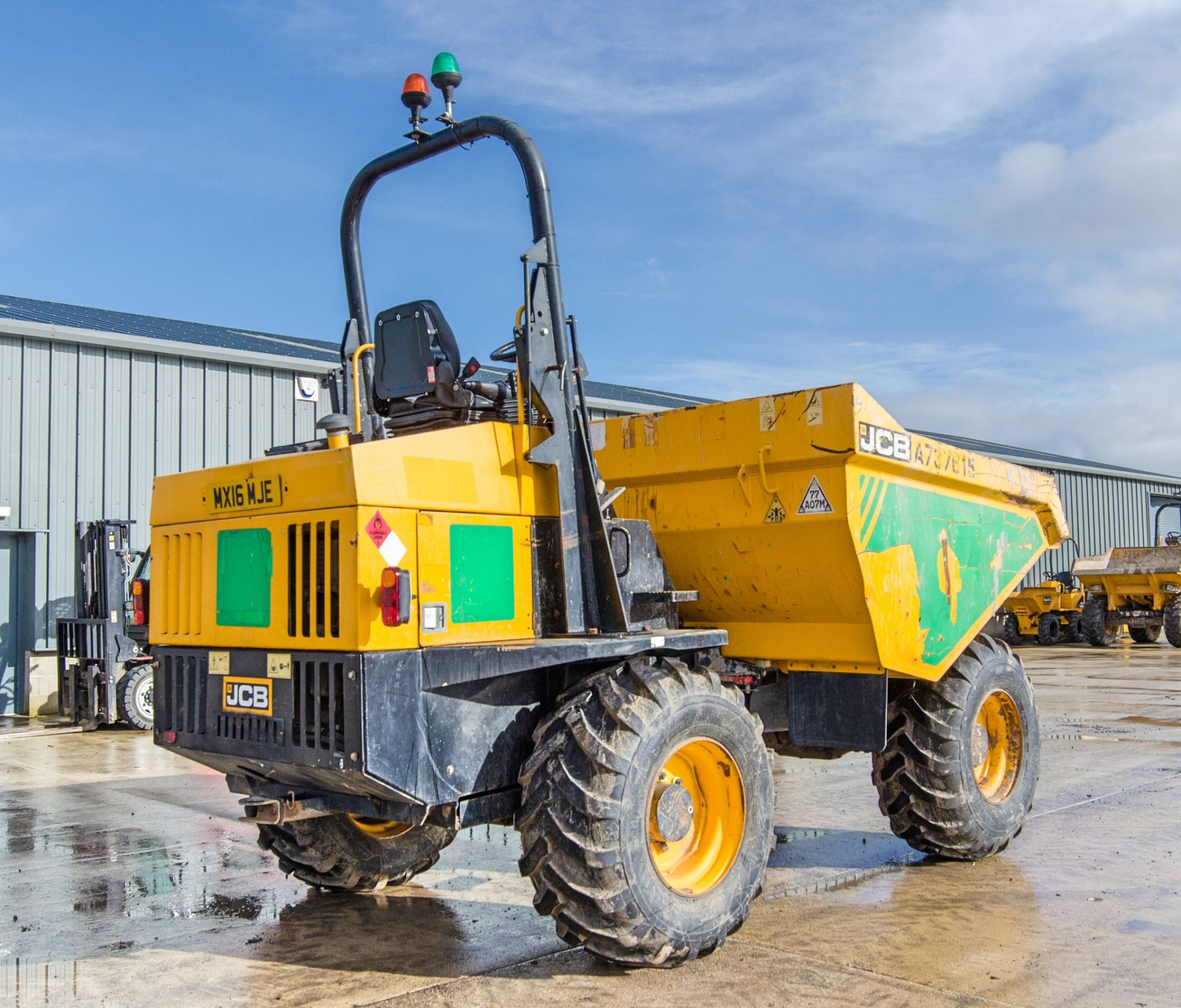 JCB 9 tonne straight skip dumper Year: 2016 S/N: EGGRM0027 Recorded Hours: 2271 c/w V5C - Image 4 of 23