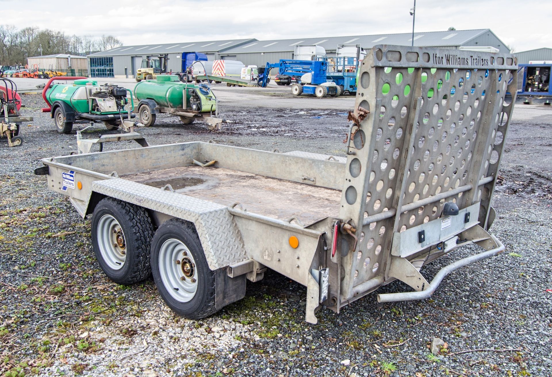 Ifor Williams GH1054BT 10ft x 5ft tandem axle beaver tail plant trailer S/N: GD700002 A756886 - Image 4 of 7