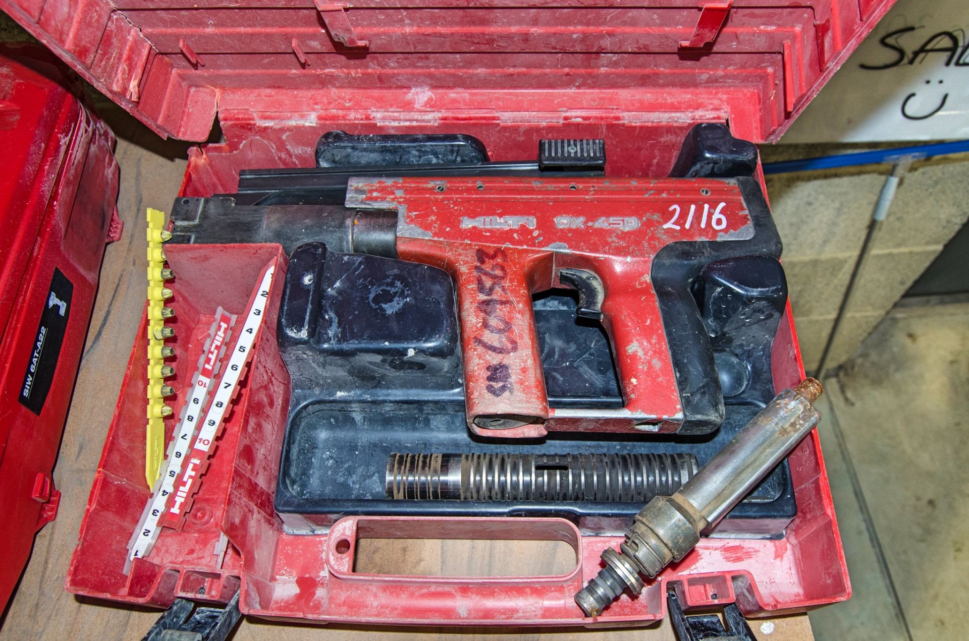 Hilti DX450 nail gun c/w carry case CC9563