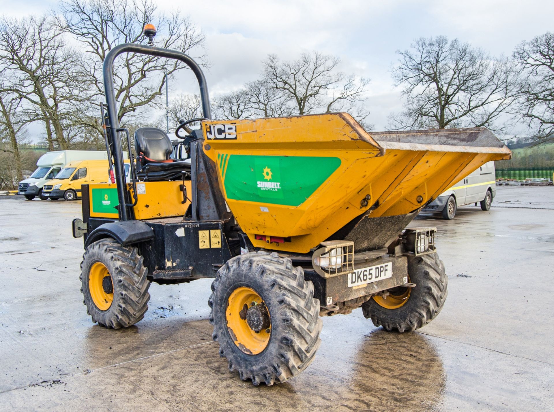 JCB 3 tonne swivel skip dumper Year: 2016 S/N: EGGRF9576 Recorded Hours: 1731 c/w V5C certificate - Image 2 of 21