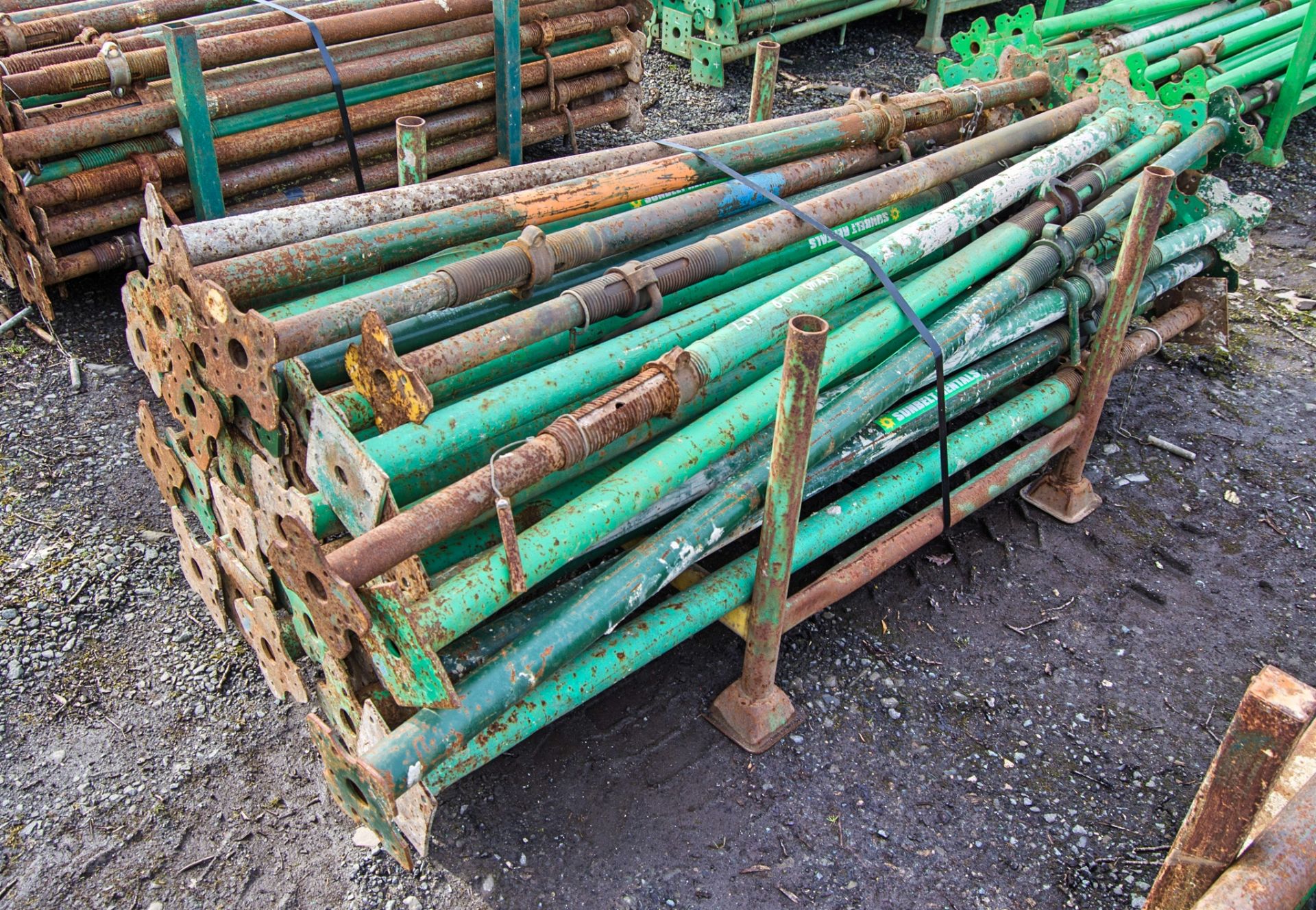 Stillage of adjustable steel props