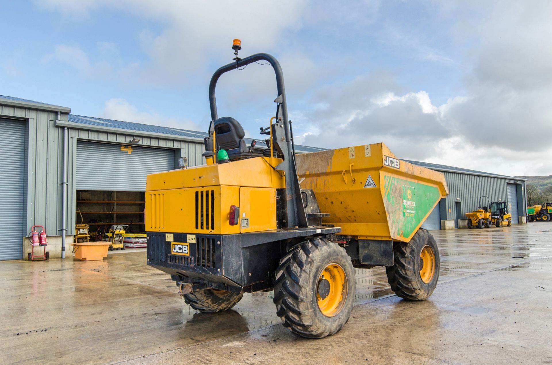 JCB 9 tonne straight skip dumper Year: 2016 S/N: EGGRM0110 Recorded Hours: 1802 A727229 - Image 4 of 23