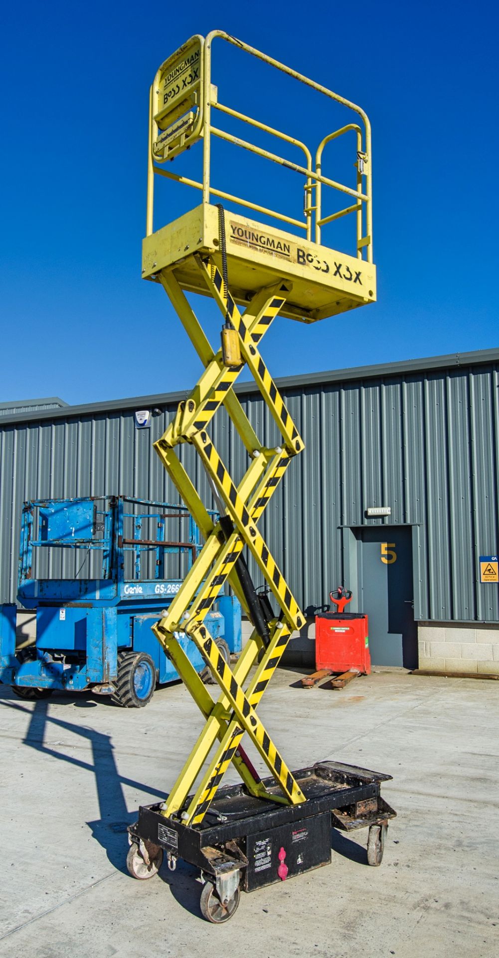 Youngman Boss X3X battery electric push around scissor lift access platform Year: 2014 S/N: 32634 - Image 5 of 8