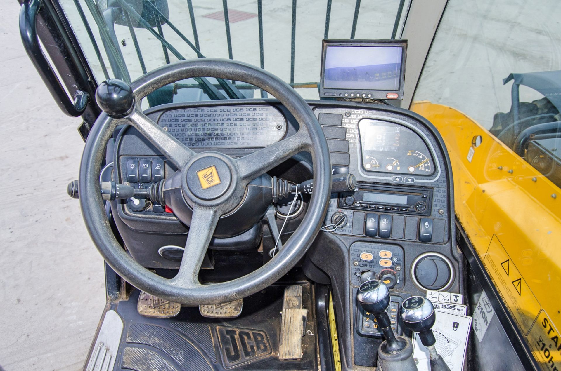 JCB 535-125 T4 IV 12.5 metre telescopic handler Year: 2018 S/N: 2574572 Recorded Hours: 4101 c/w air - Image 18 of 23