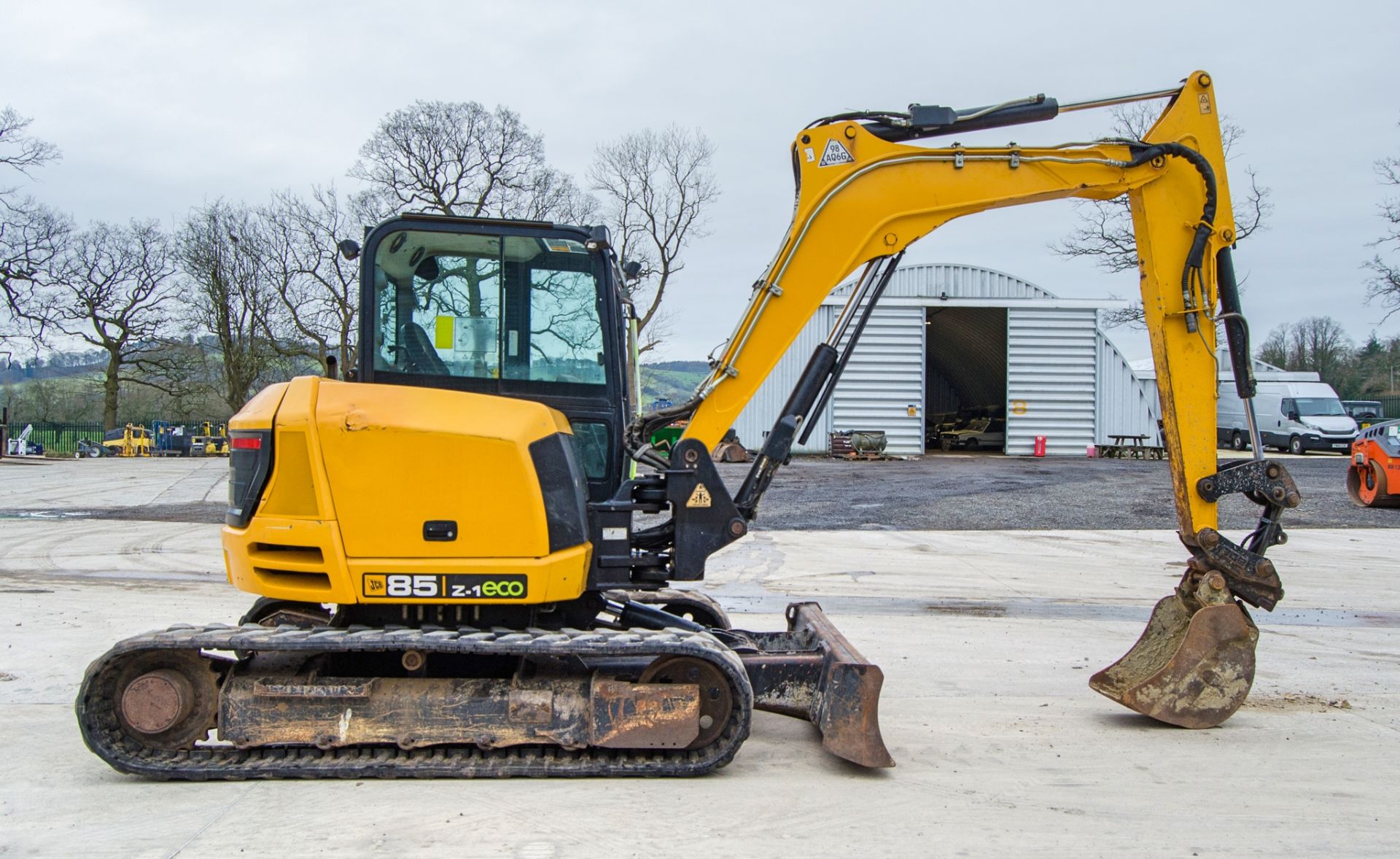 JCB 85Z-1 8.5 tonne rubber tracked excavator Year: 2017 S/N: 2501035 Recorded Hours: 3462 blade, - Image 8 of 28