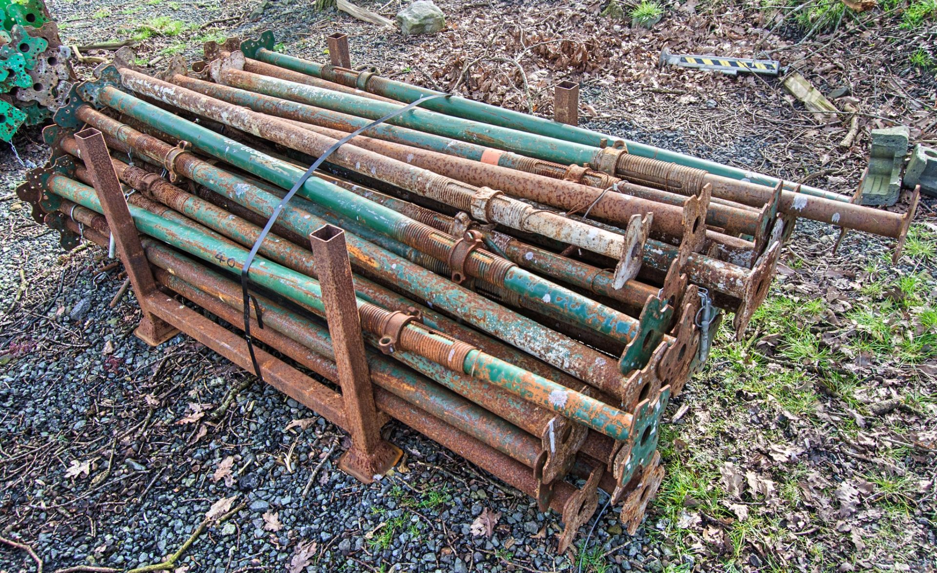 Stillage of adjustable steel props