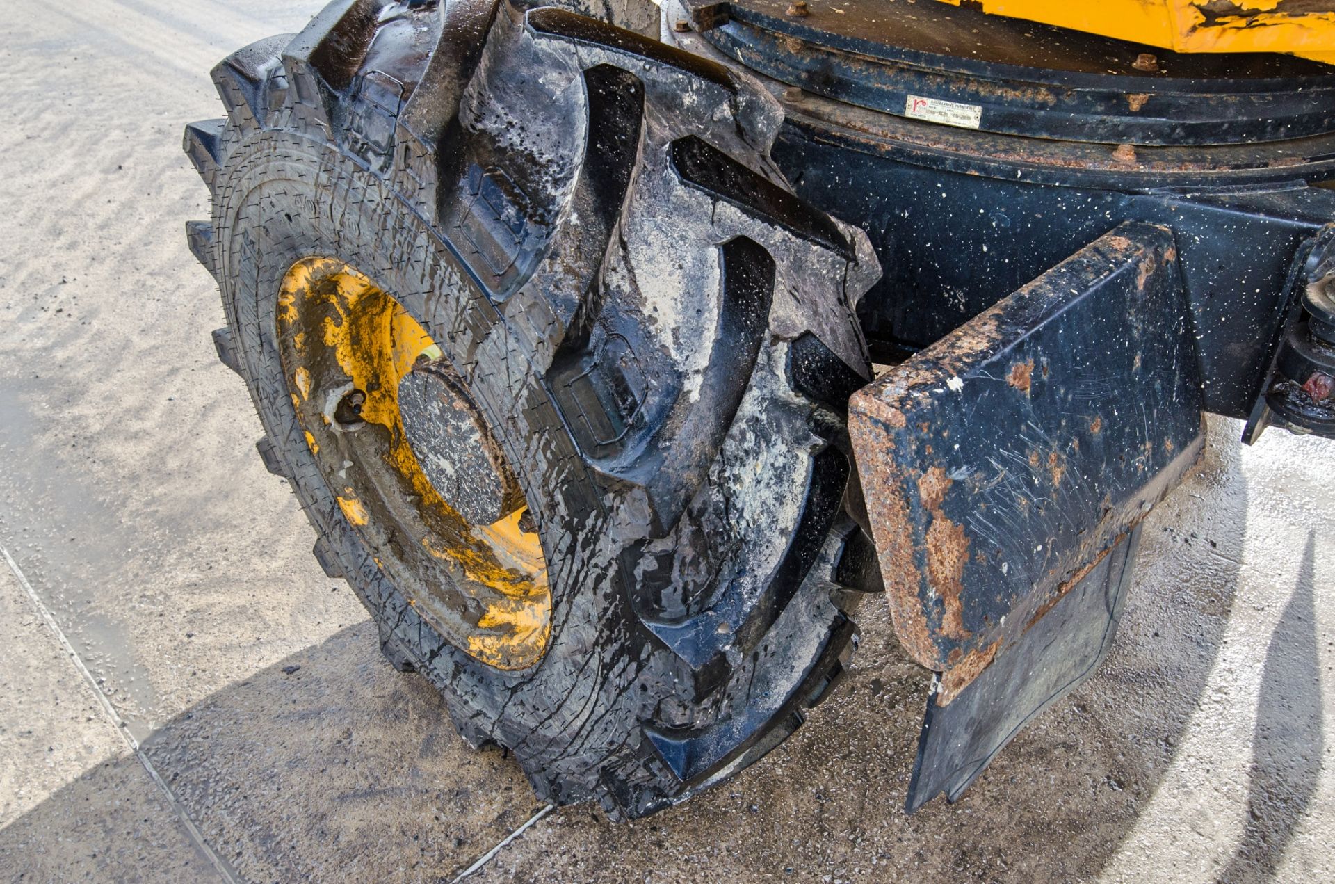 JCB 6 tonne swivel skip dumper Year: 2015 S/N: EFFRL8710 Recorded Hours: 2231 c/w V5C certificate - Image 15 of 22