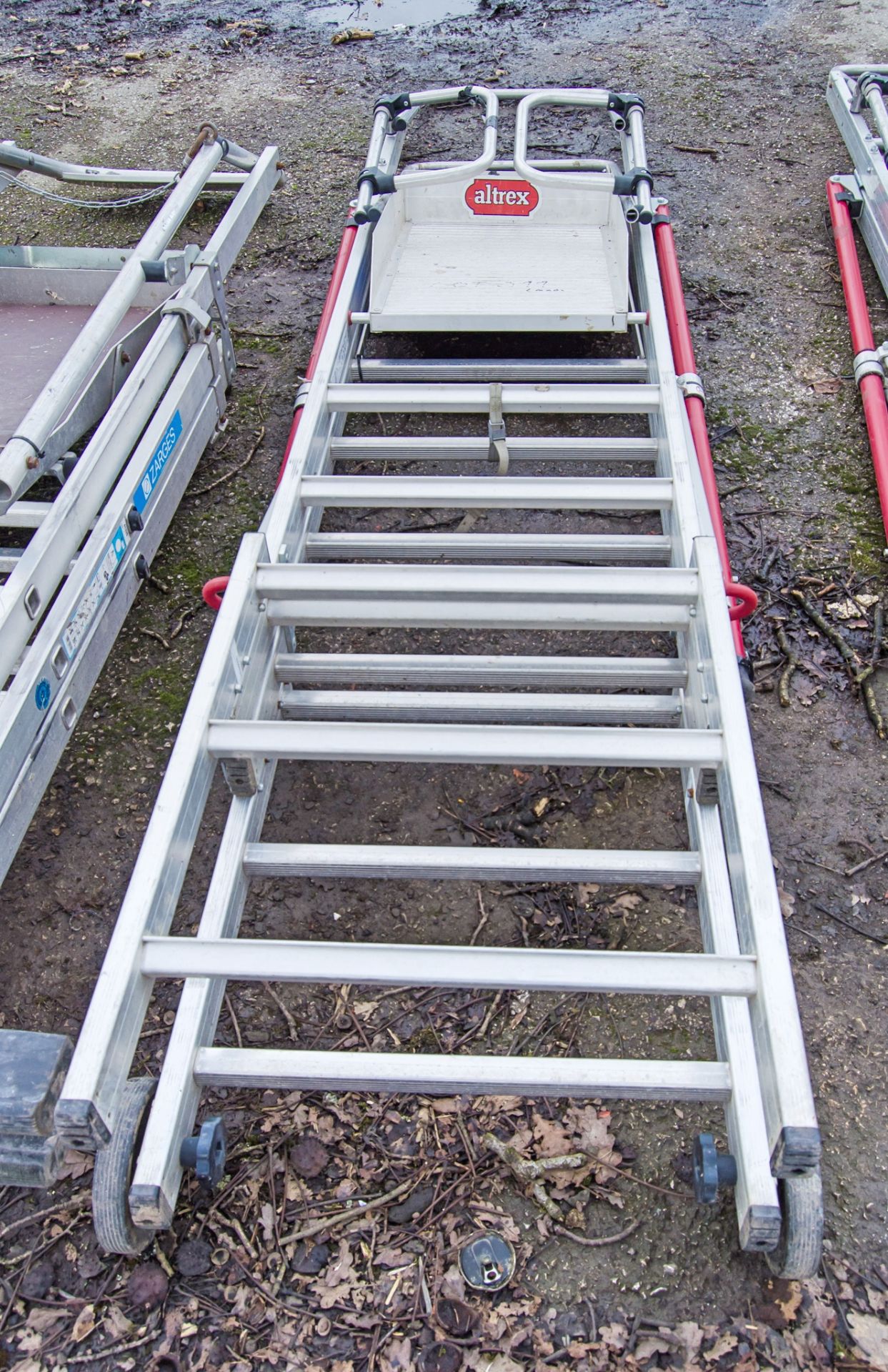 Altrex aluminium podium ladder A986682