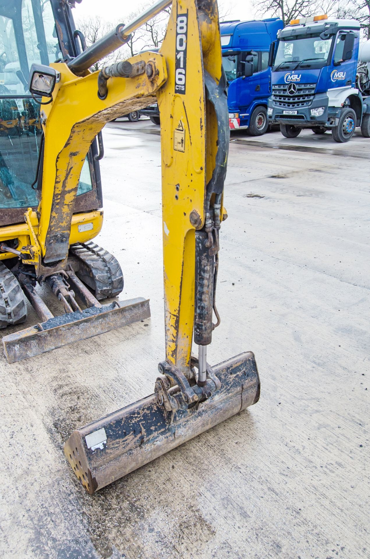 JCB 8016 1.5 tonne rubber tracked mini excavator Year: 2015 S/N: 2071800 Recorded Hours: 2622 blade, - Image 15 of 23