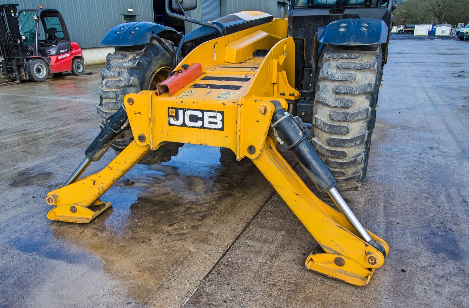 JCB 540-140 T4 IV 14 metre telescopic handler Year: 2016 S/N: 2465067 Recorded Hours: 3083 A727535 - Image 11 of 24