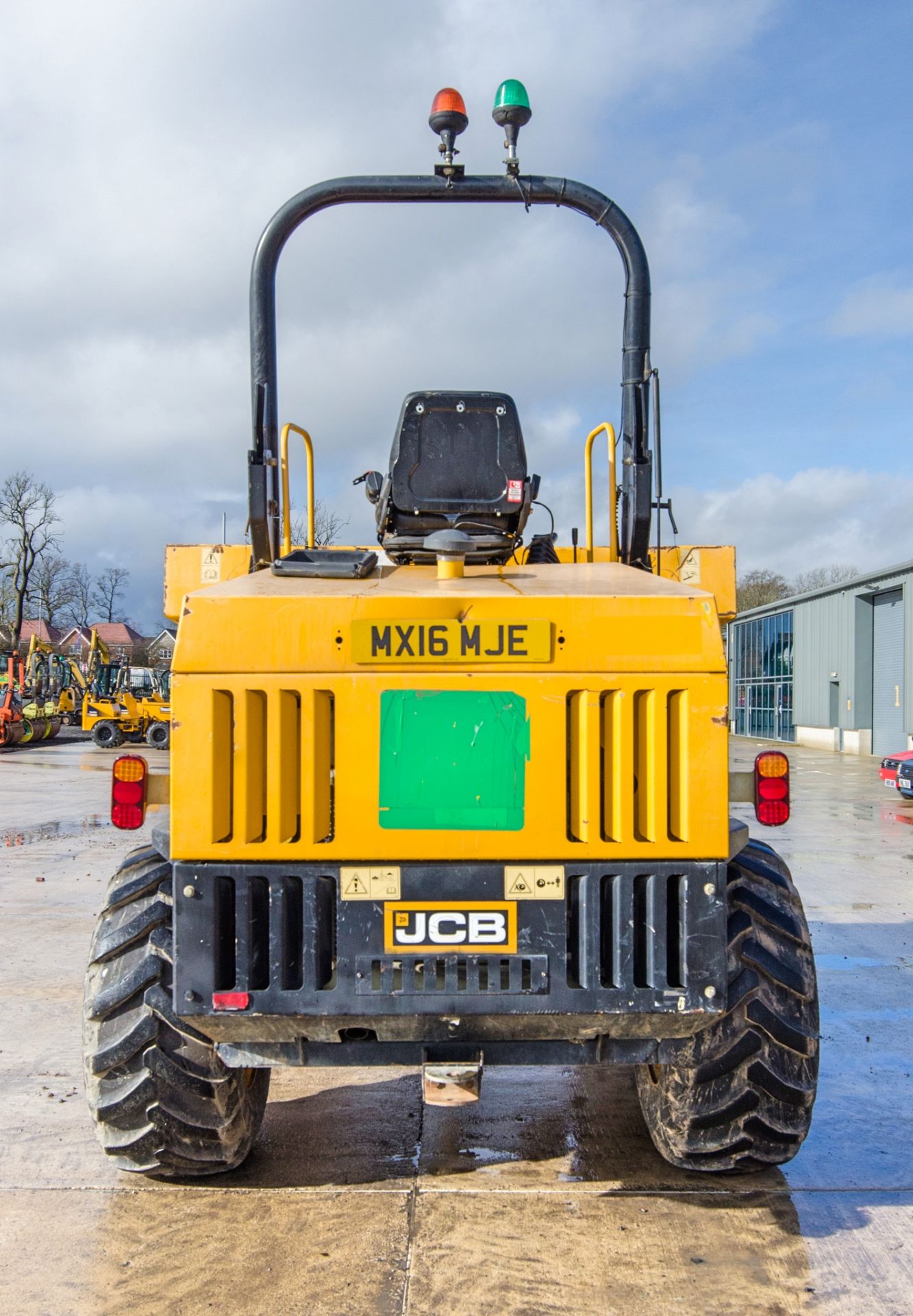 JCB 9 tonne straight skip dumper Year: 2016 S/N: EGGRM0027 Recorded Hours: 2271 c/w V5C - Image 6 of 23