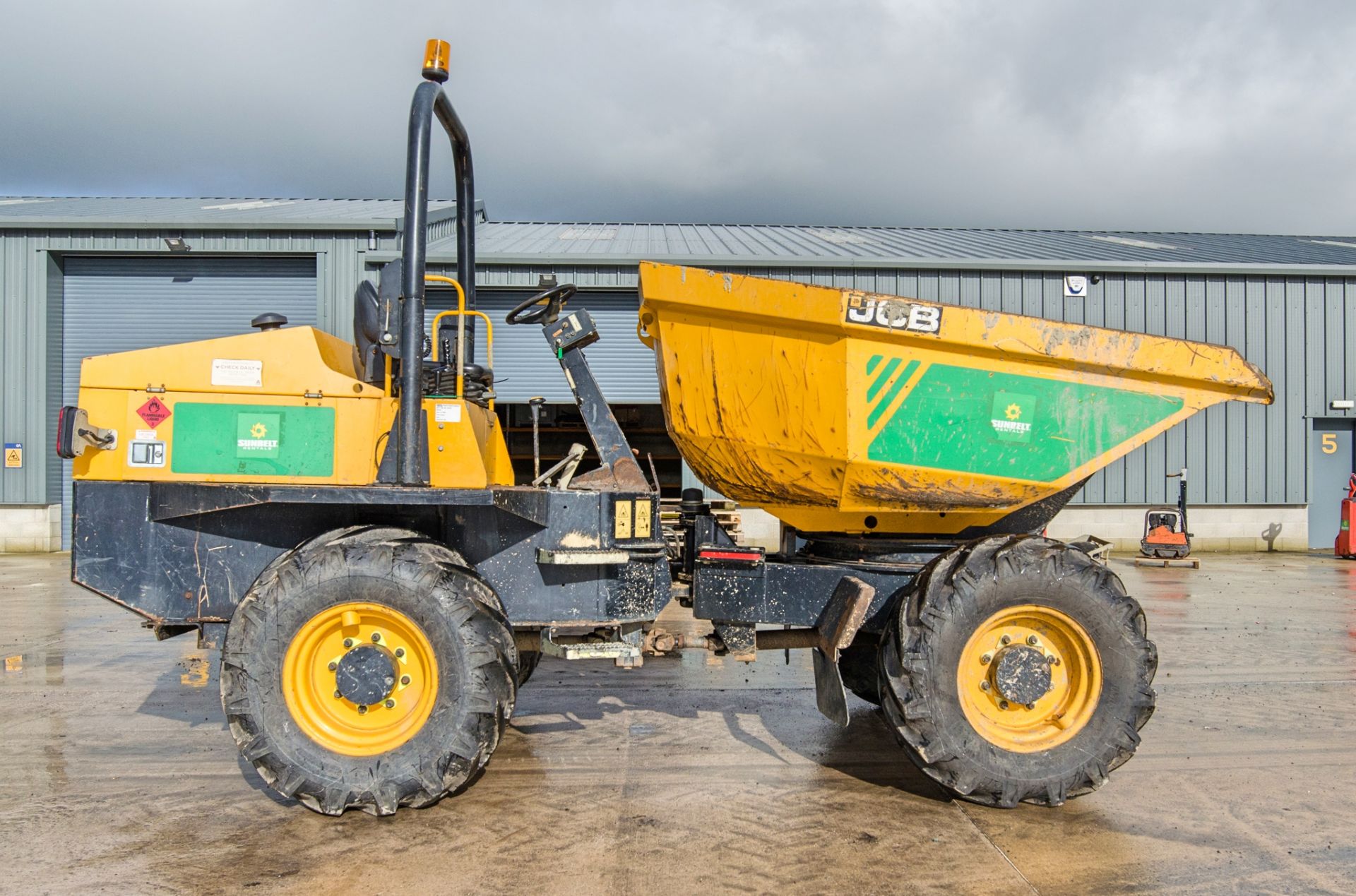 JCB 6 tonne swivel skip dumper Year: 2015 S/N: EFFRL8710 Recorded Hours: 2231 c/w V5C certificate - Image 8 of 22