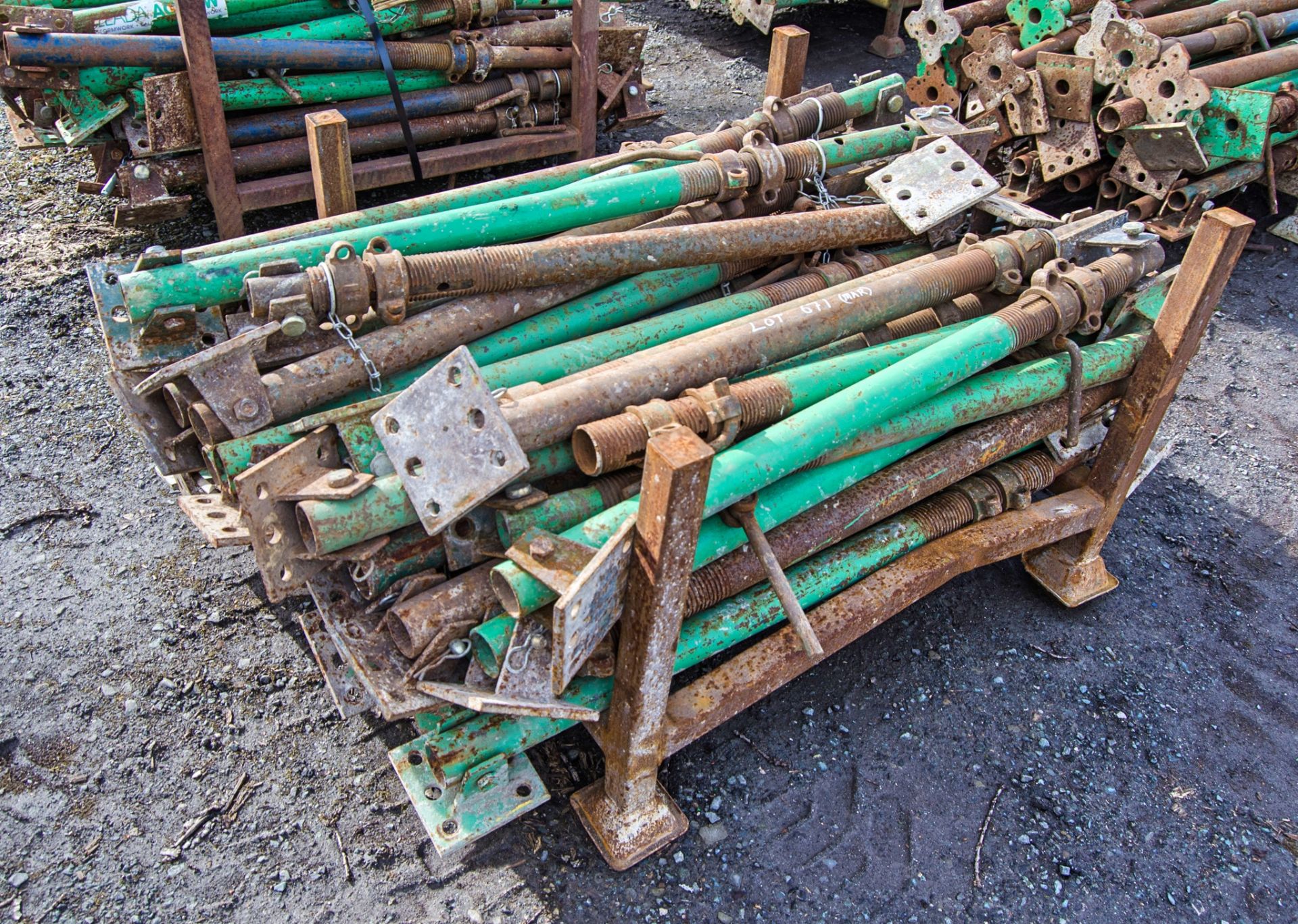 Stillage of adjustable steel props