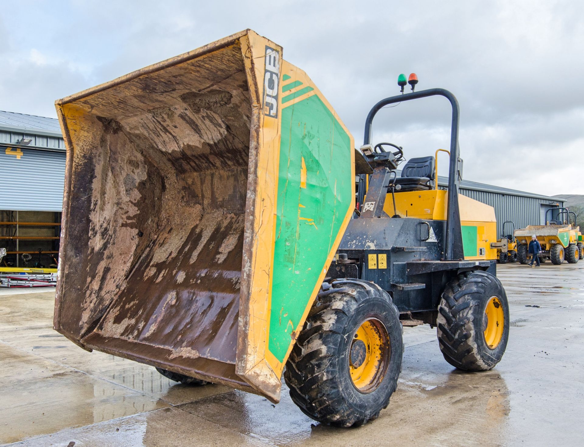 JCB 9 tonne straight skip dumper Year: 2016 S/N: EGGRM9904 Recorded Hours: 2214 A727227 - Image 9 of 23