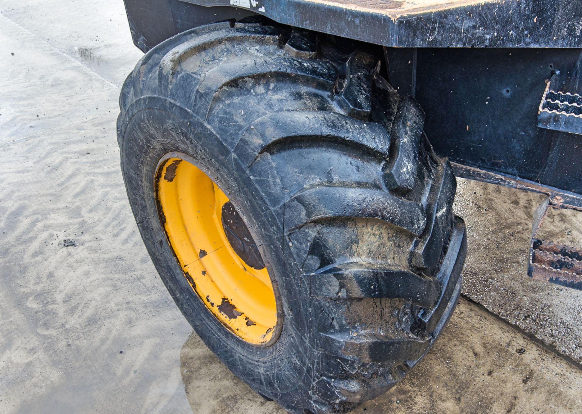 JCB 9 tonne straight skip dumper Year: 2016 S/N: EGGRM9904 Recorded Hours: 2214 A727227 - Image 15 of 23