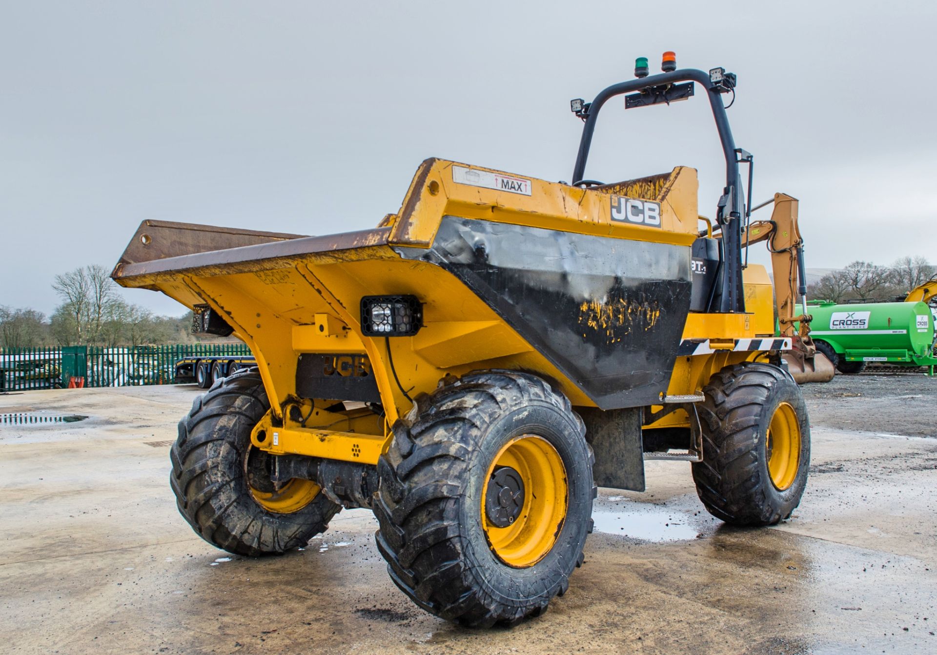 JCB 9 tonne straight skip dumper Year of manufacture: 2018 S/N: 2780314 Recorded Hours: 2000 c/w V5C