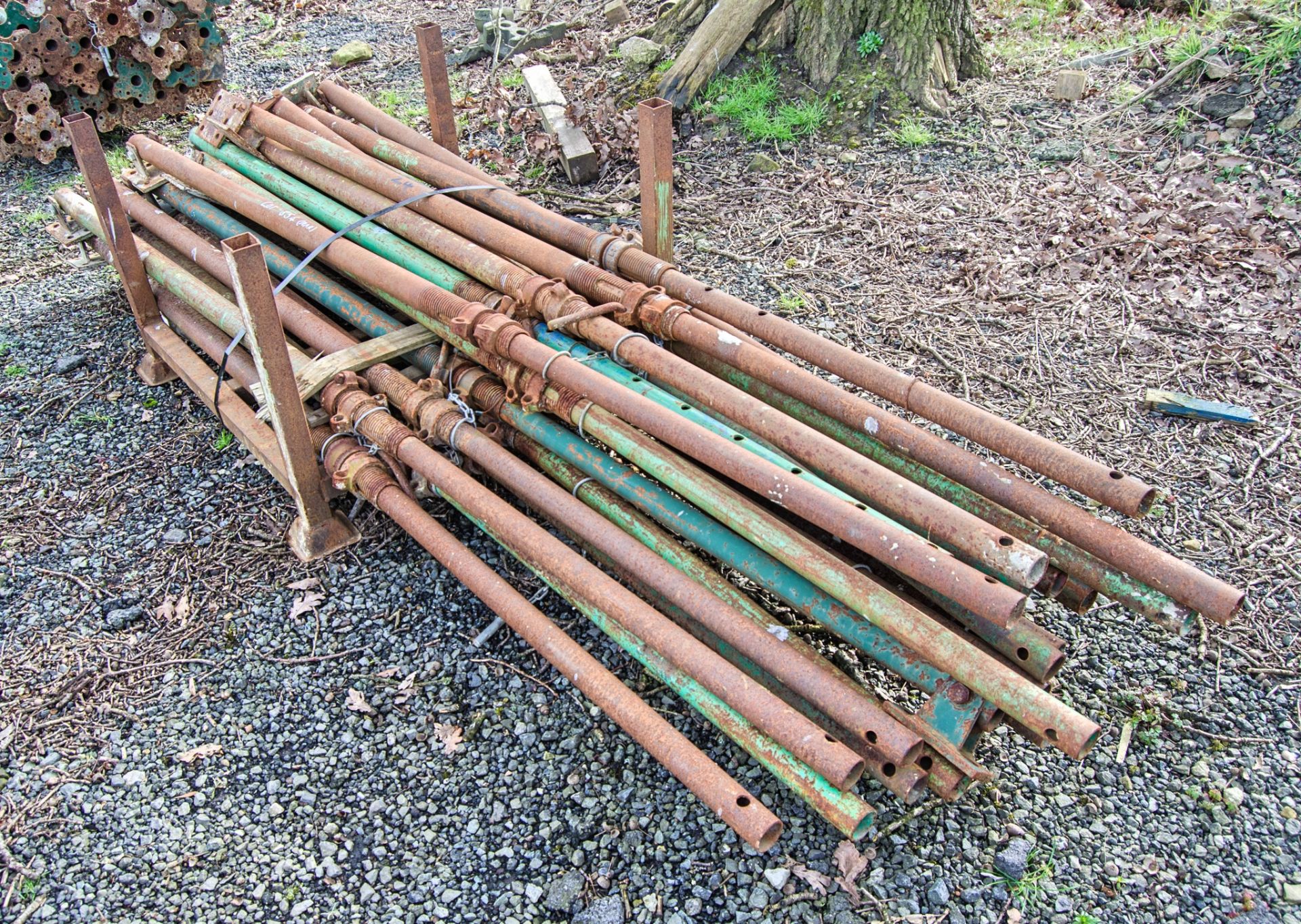 Stillage of adjustable steel props