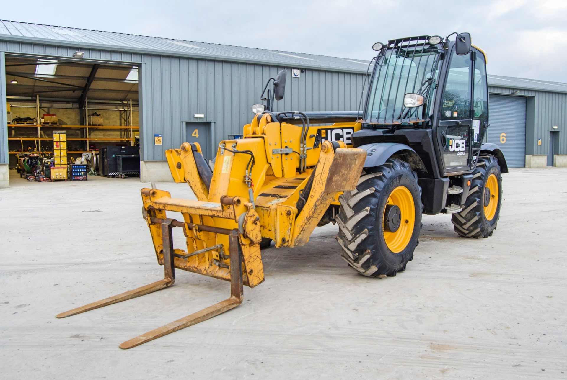 JCB 535-125 T4 IV 12.5 metre telescopic handler Year: 2018 S/N: 2574572 Recorded Hours: 4101 c/w air