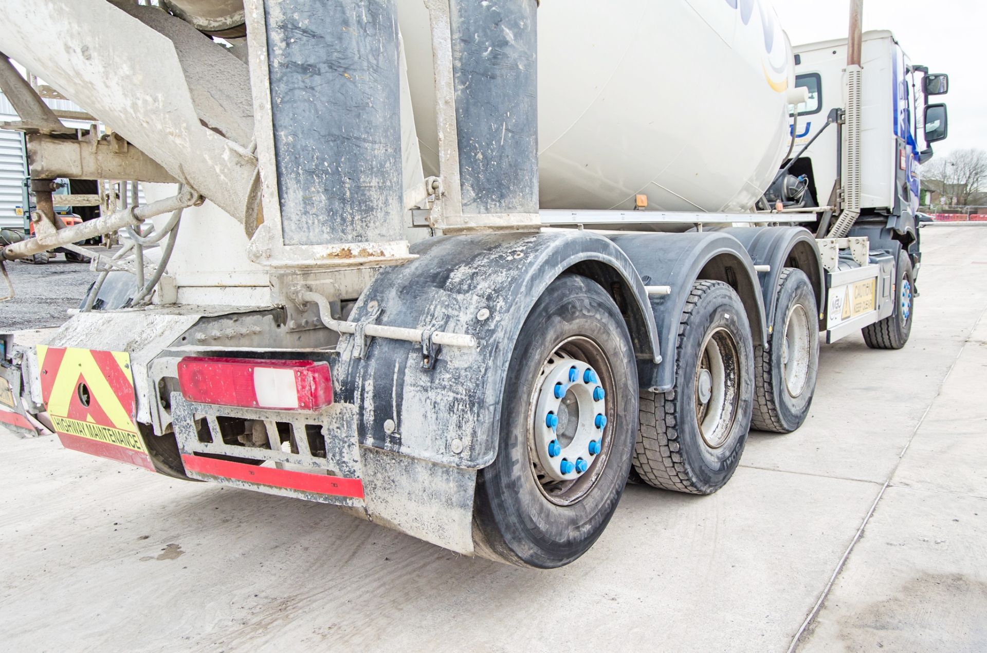 Renault C460 32 tonne 8x4 mixer lorry Registration Number: FX67 UHN Date of Registration: 11/01/2018 - Image 11 of 29