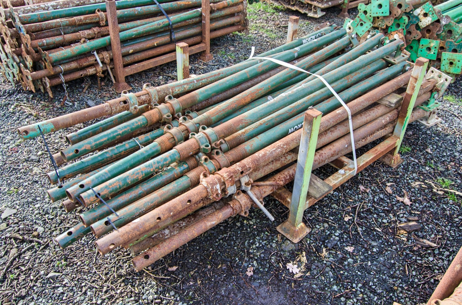 Stillage of adjustable steel props