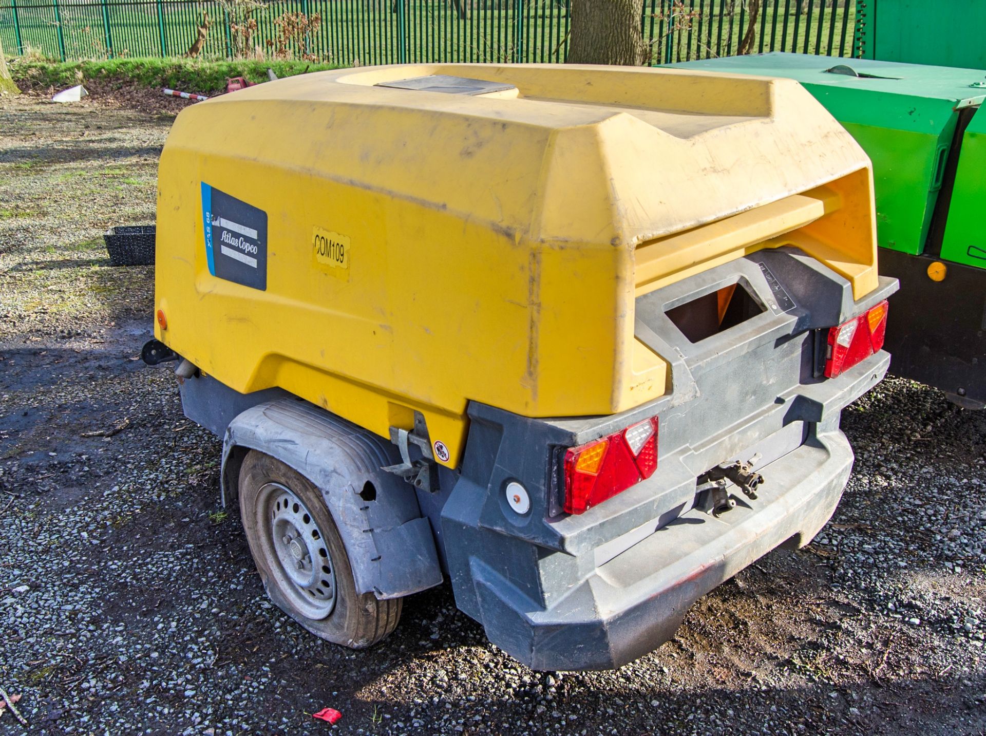 Atlas Copco XAS68 diesel driven fast tow mobile air compressor Year: 2017 S/N: APP463720 ** - Image 4 of 8