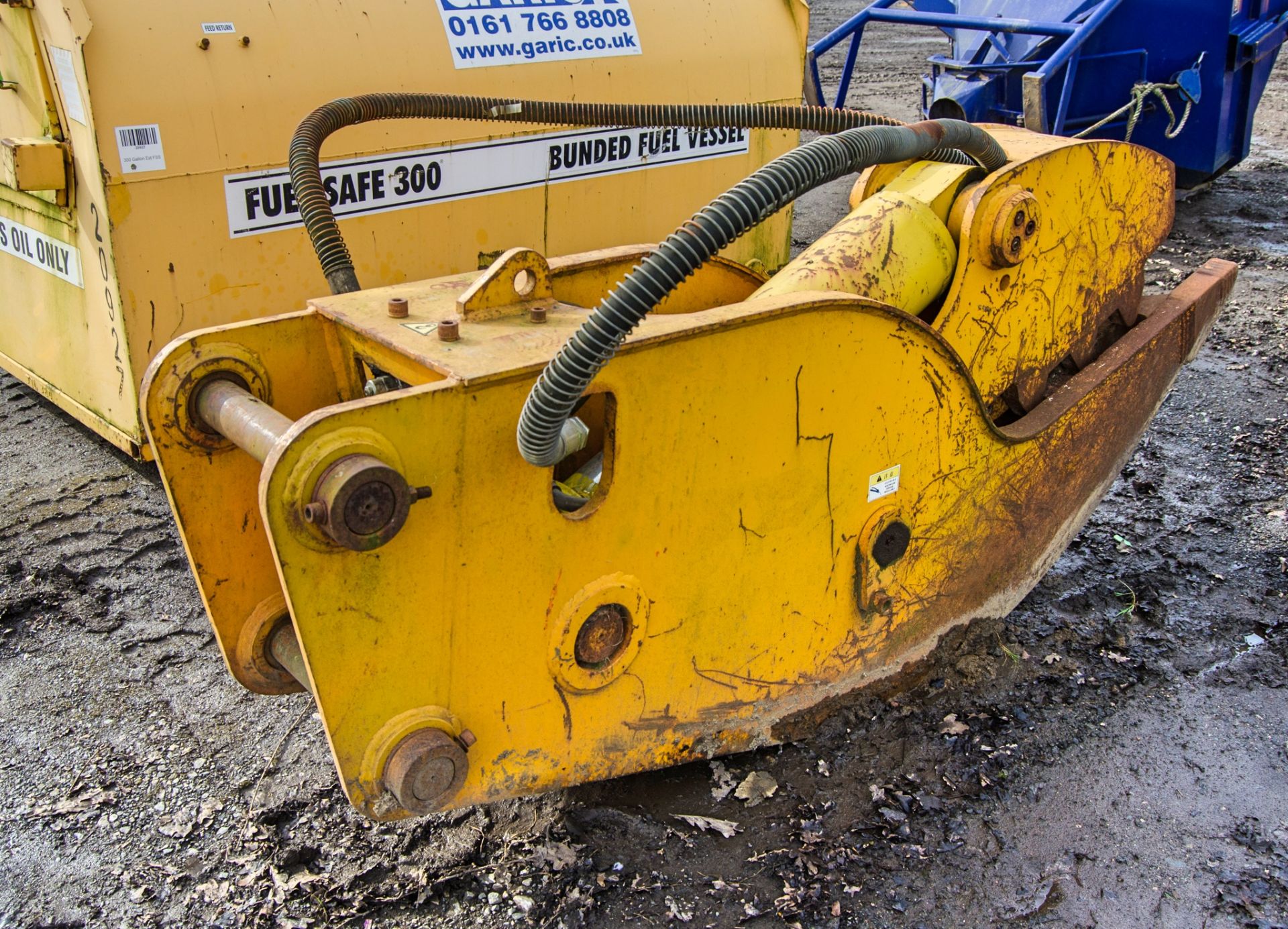 Hydraulic demolition shear/grab to suit excavator Pin diameter: 65mm Pin centres: 400mm Pin width: - Image 2 of 4