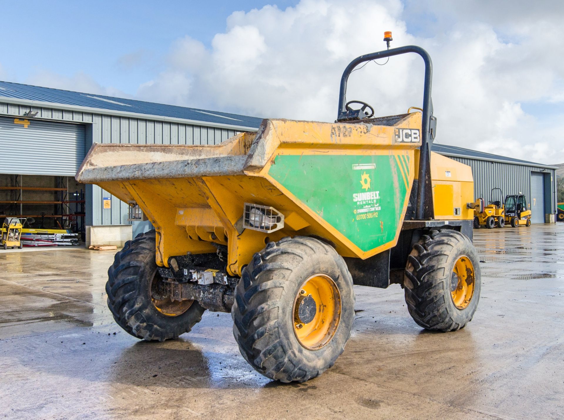 JCB 9 tonne straight skip dumper Year: 2016 S/N: EGGRM0110 Recorded Hours: 1802 A727229