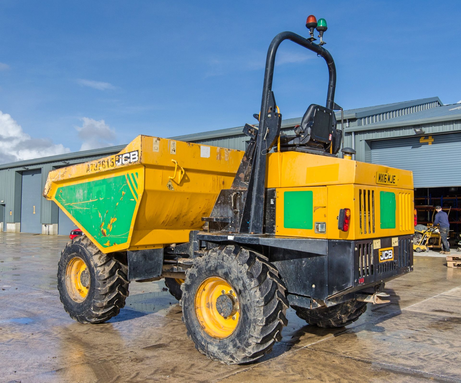 JCB 9 tonne straight skip dumper Year: 2016 S/N: EGGRM0027 Recorded Hours: 2271 c/w V5C - Image 3 of 23