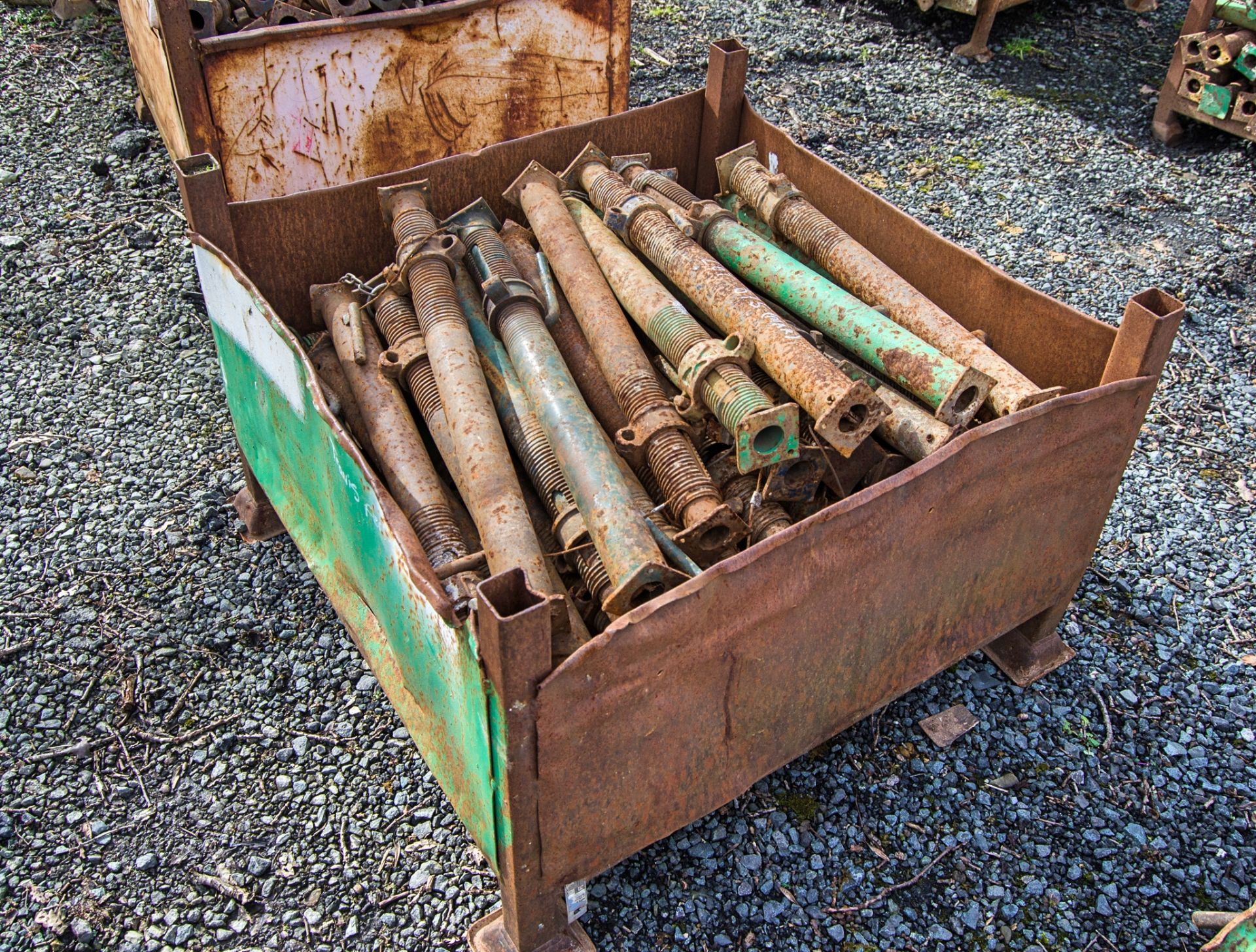 Stillage of adjustable steel props