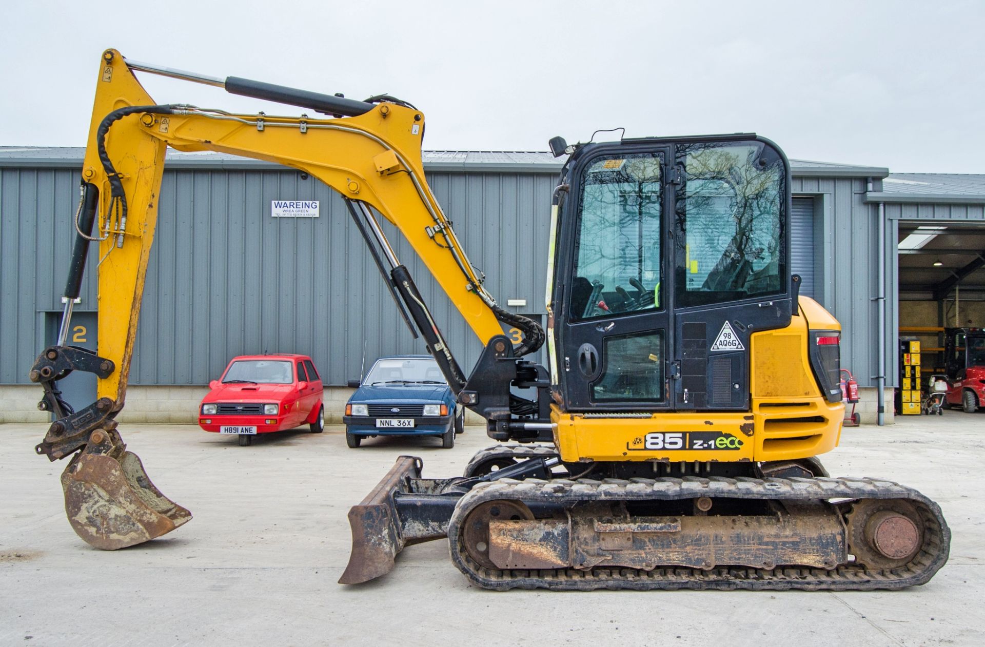 JCB 85Z-1 8.5 tonne rubber tracked excavator Year: 2017 S/N: 2501035 Recorded Hours: 3462 blade, - Image 7 of 28