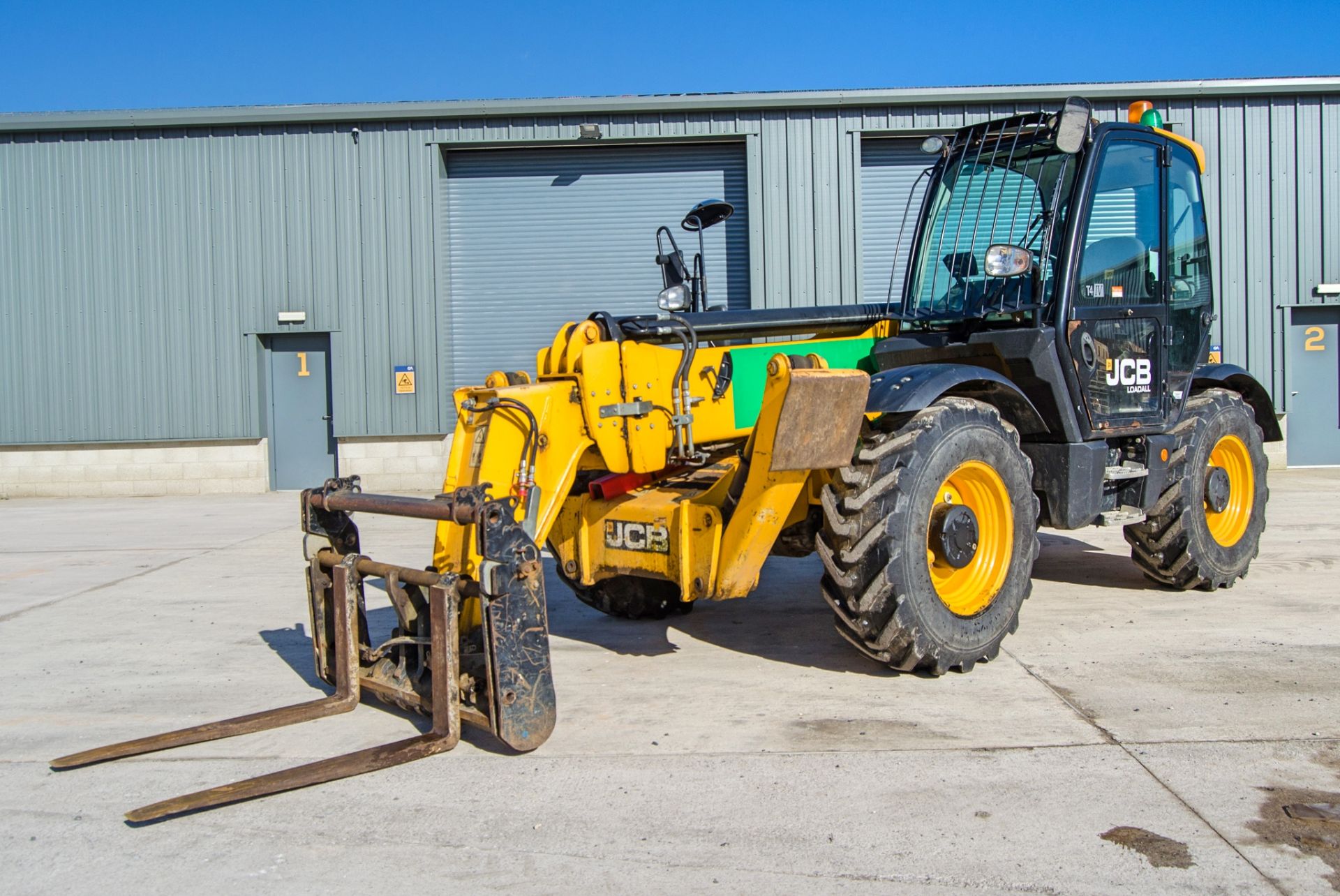 JCB 540-140 Hi-Viz T4 IV 14 metre telescopic handler Year: 2017 S/N: 2570292 Recorded Hours: 2735