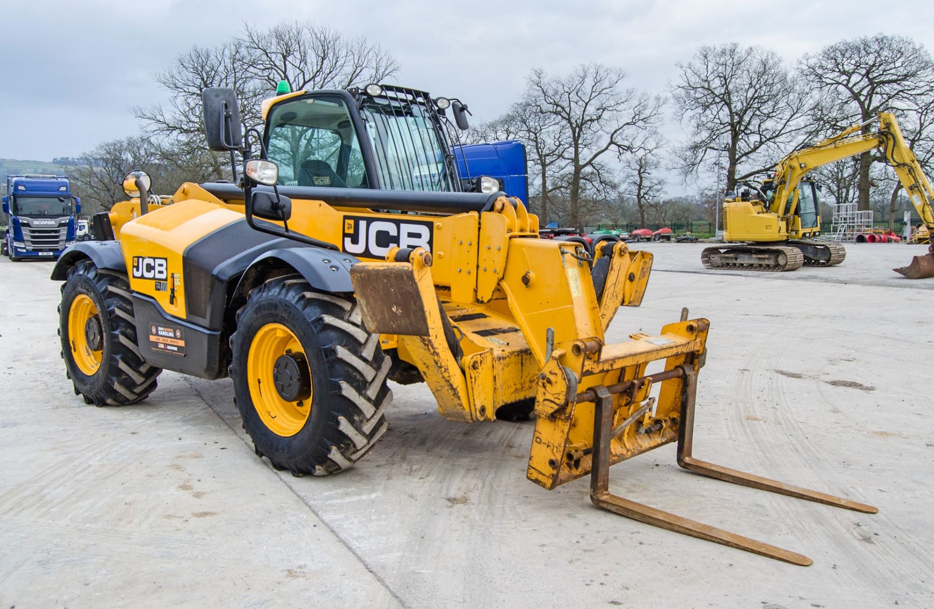 JCB 535-125 T4 IV 12.5 metre telescopic handler Year: 2018 S/N: 2574572 Recorded Hours: 4101 c/w air - Image 2 of 23