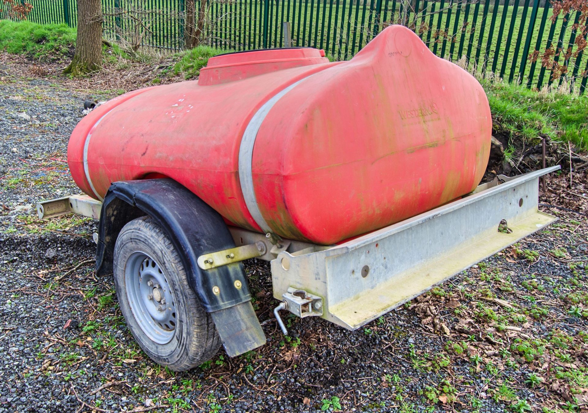 Western fast tow mobile water bowser ** Tow hitch missing and mud guard damaged ** OPF01161 - Image 4 of 4