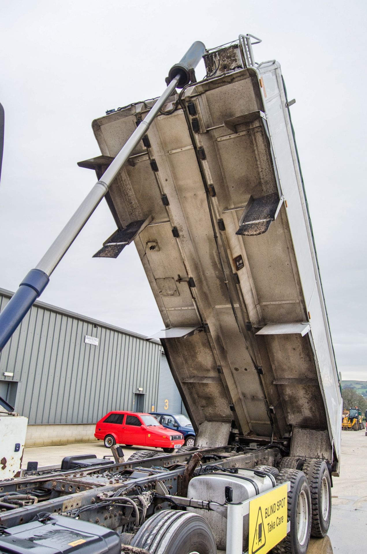 DAF 440 CF Euro 6 8x4 32 tonne tipper lorry Registration Number: YG17 HVZ Date of Registration: 10/ - Image 14 of 33