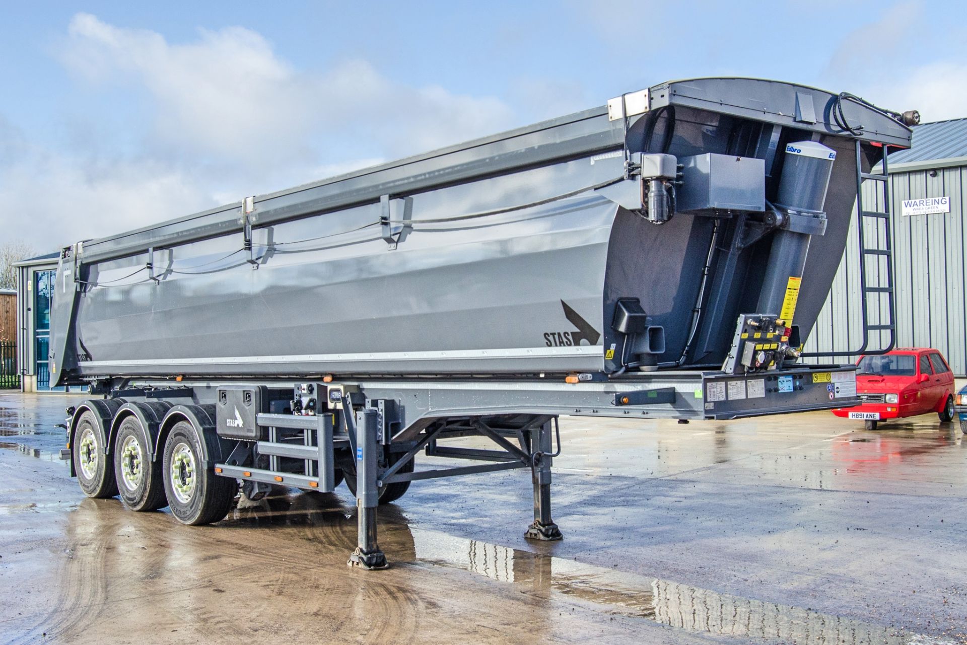 Stas 10.5 metre tri-axle aggregate tipping trailer Year: 2021 VIN: CXM0001552 Reg/Ident Mark: - Image 2 of 20