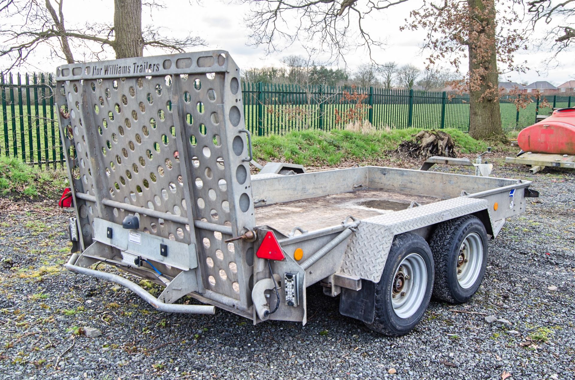 Ifor Williams GH1054BT 10ft x 5ft tandem axle beaver tail plant trailer S/N: GD700002 A756886 - Image 3 of 7