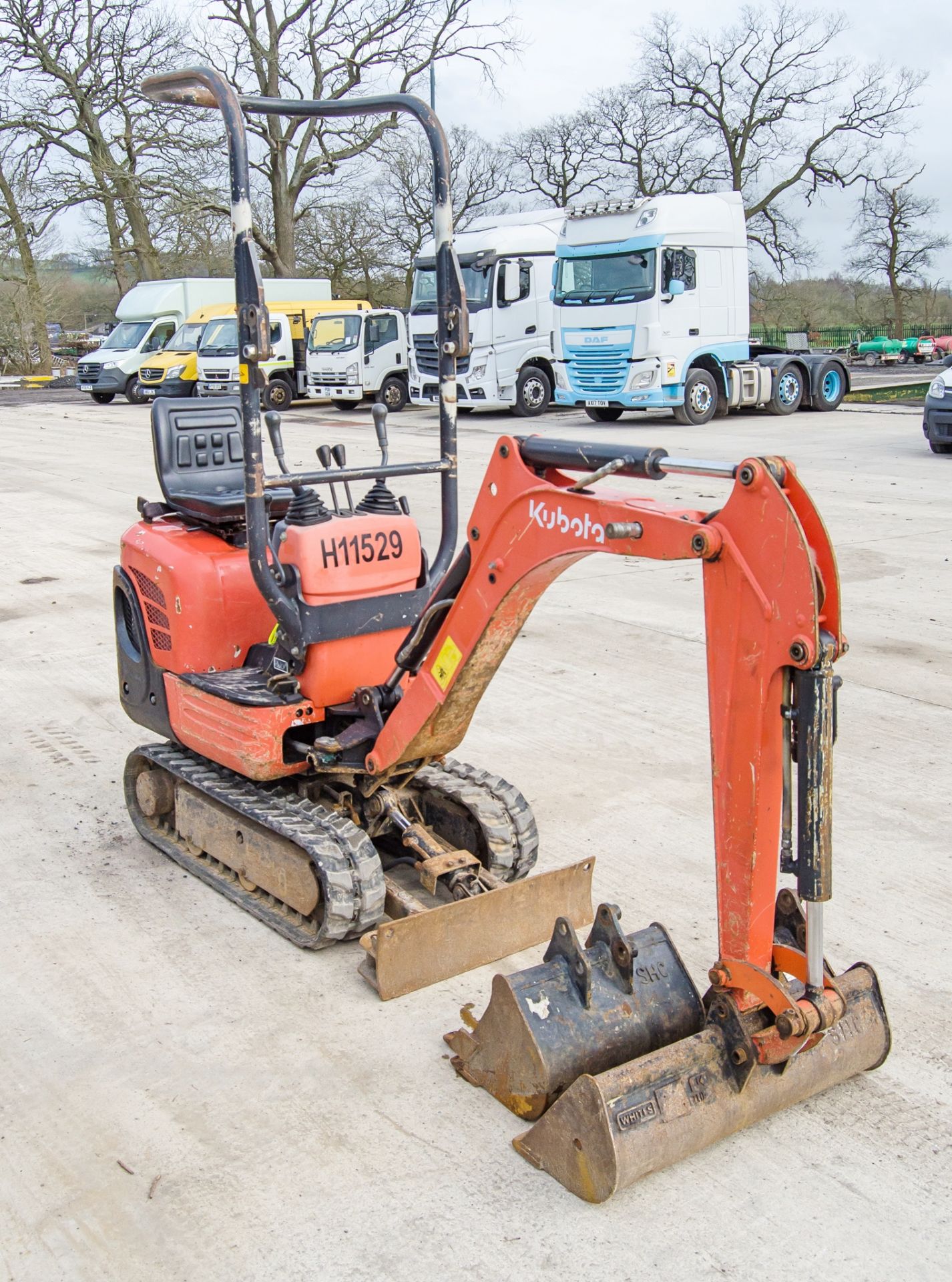 Kubota K008-3 0.8 tonne rubber tracked micro excavator Year: 2014 S/N: H25912 Recorded Hours: 2643 - Image 2 of 25