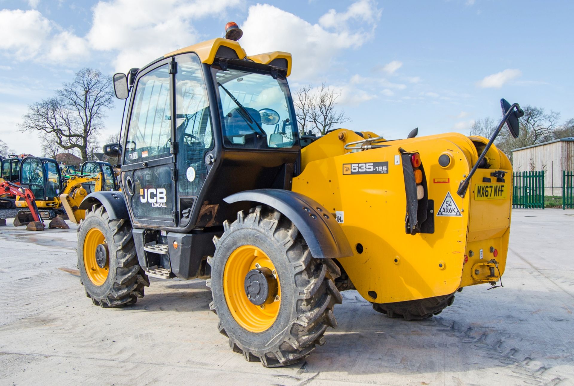 JCB 535-125 Hi-Viz T4 IV 12.5 metre telescopic handler Year: 2017 S/N: 2568719 Recorded Hours: - Image 3 of 25