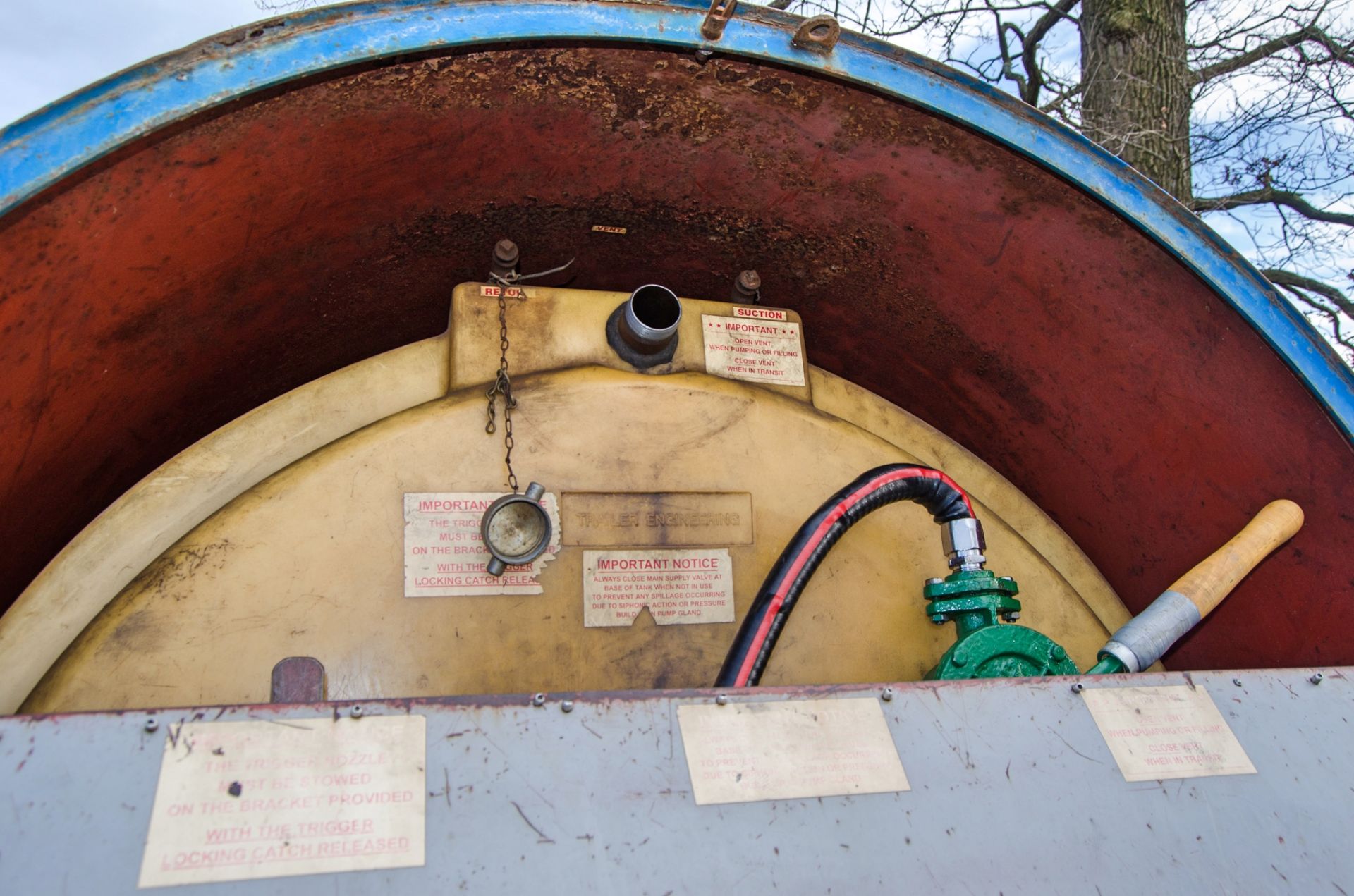 Trailer Engineering 2000 litre site tow steel bunded fuel bowser c/w manual pump, delivery hose - Image 5 of 6