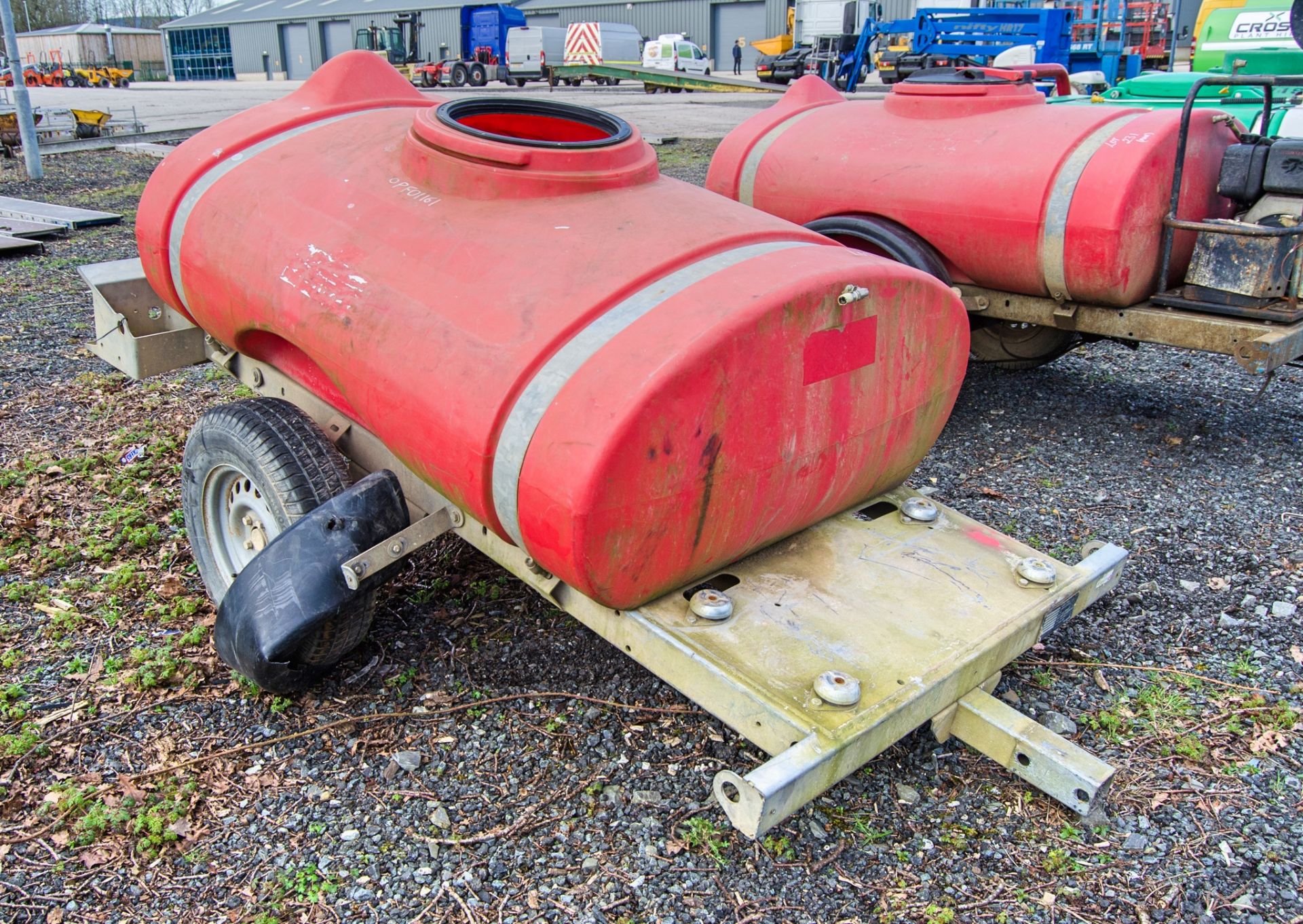 Western fast tow mobile water bowser ** Tow hitch missing and mud guard damaged ** OPF01161 - Image 2 of 4