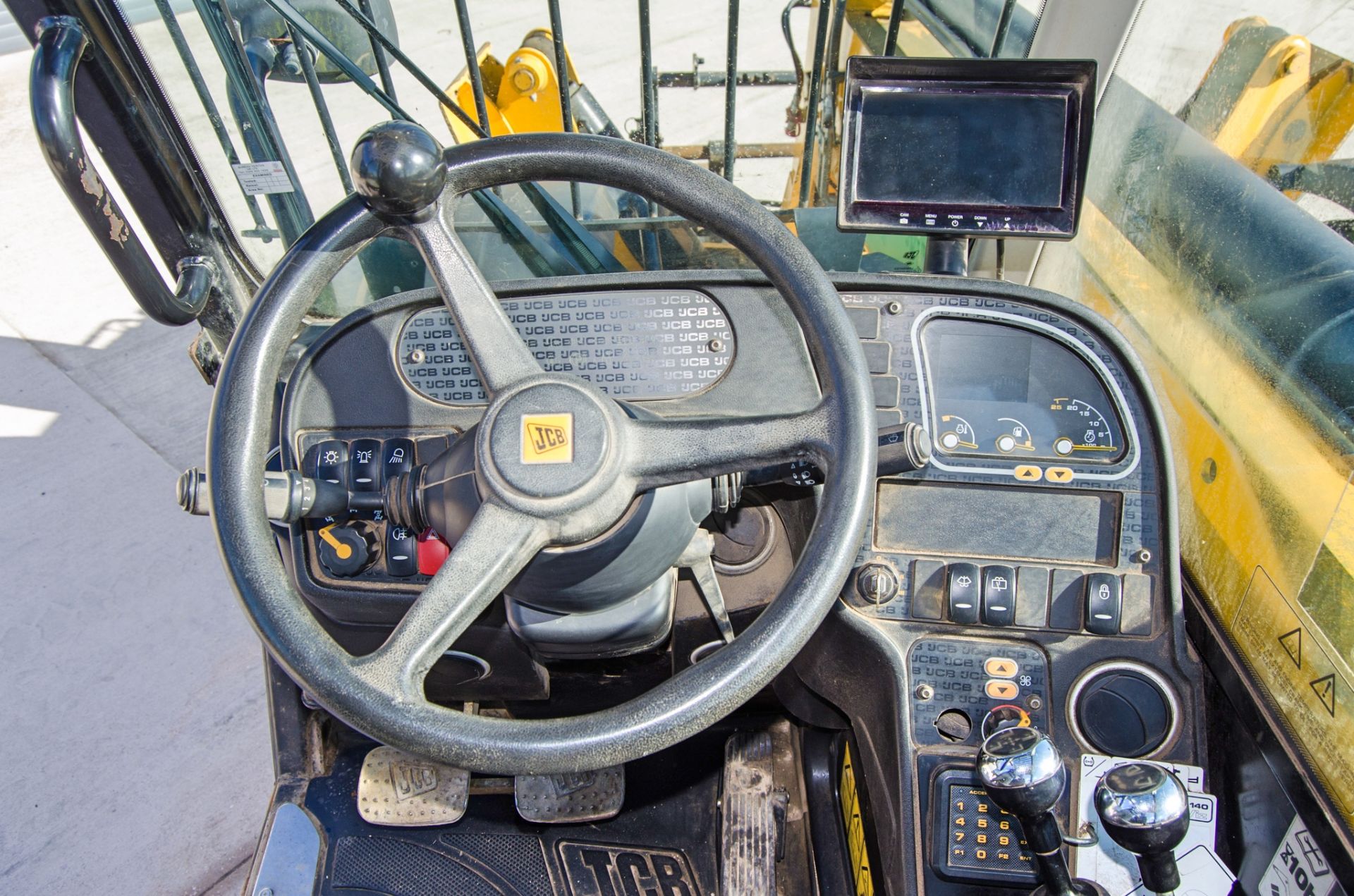 JCB 540-140 Hi-Viz T4 IV 14 metre telescopic handler Year: 2017 S/N: 2570292 Recorded Hours: 2735 - Image 19 of 24