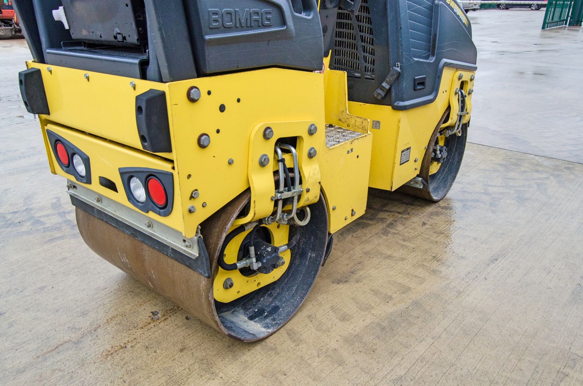 Bomag BW80 AD-5 double drum ride on roller Year: 2018 S/N: 2091011 Recorded Hours: 439 - Image 10 of 21
