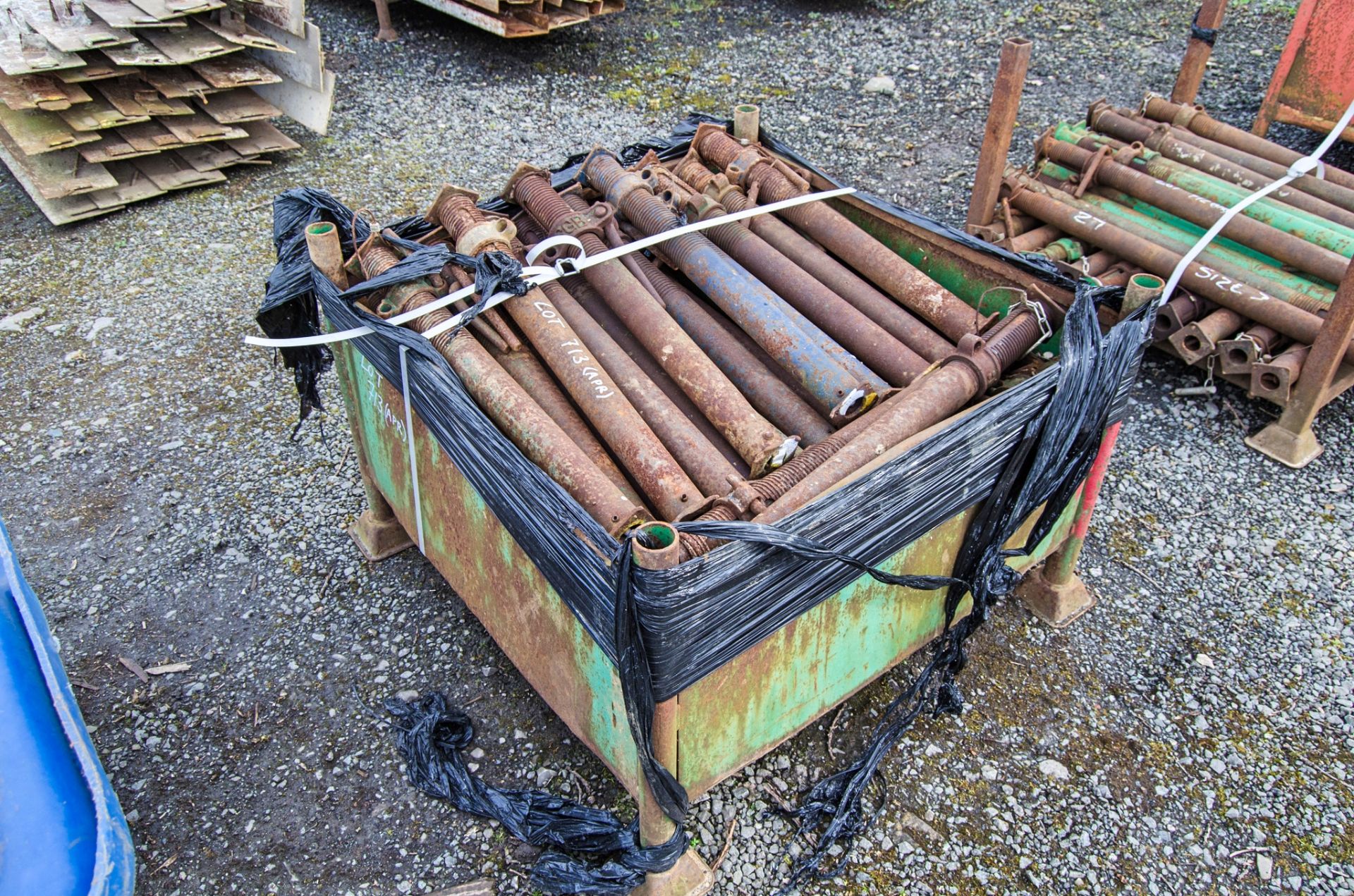 Stillage of adjustable steel props