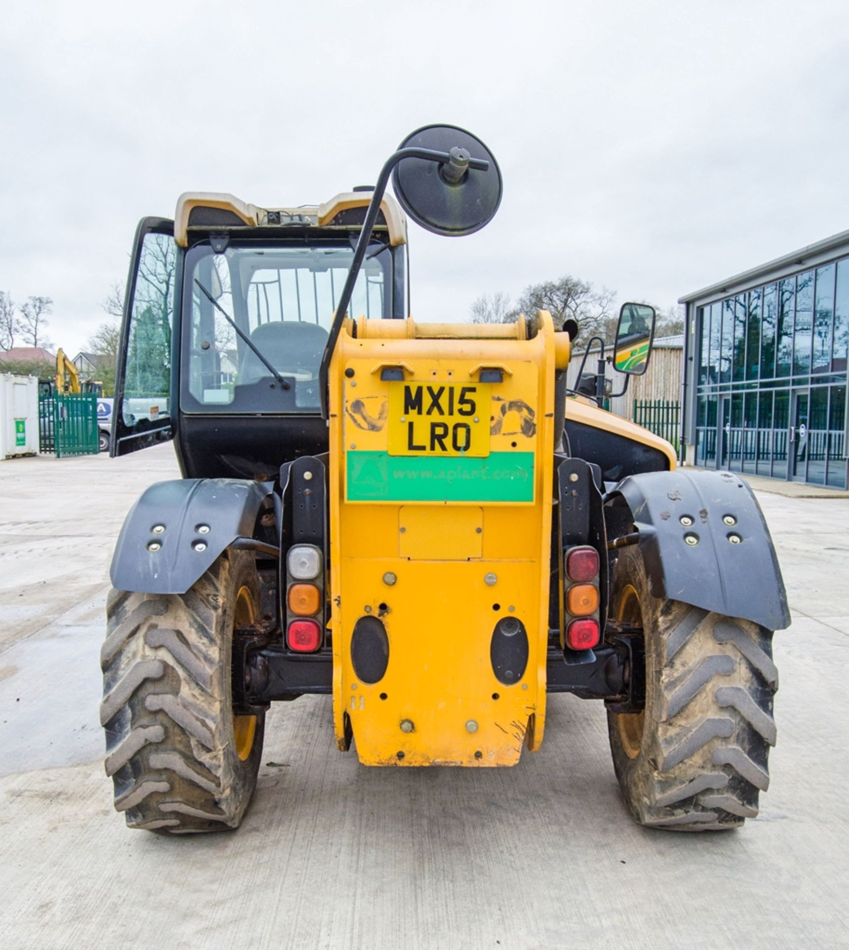 JCB 533-105 T4i IIIB 10.5 metre telescopic handler Year: 2015 S/N: 2349343 Recorded Hours: 3034 c/ - Image 6 of 24