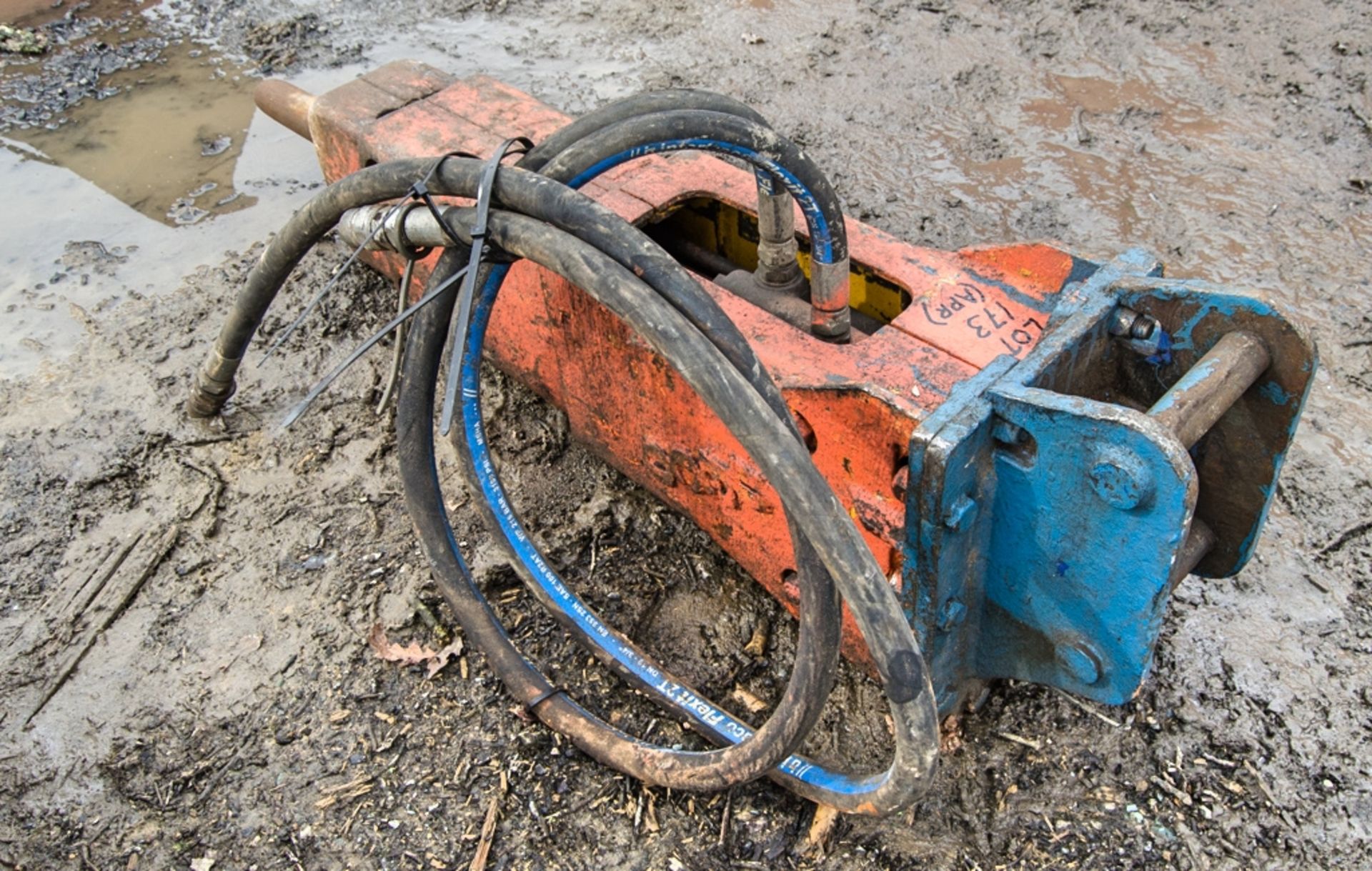 Indeco hydraulic breaker to suit excavator Pin diameter: 35mm Pin centres: 190mm Pin width: 140mm - Image 2 of 4