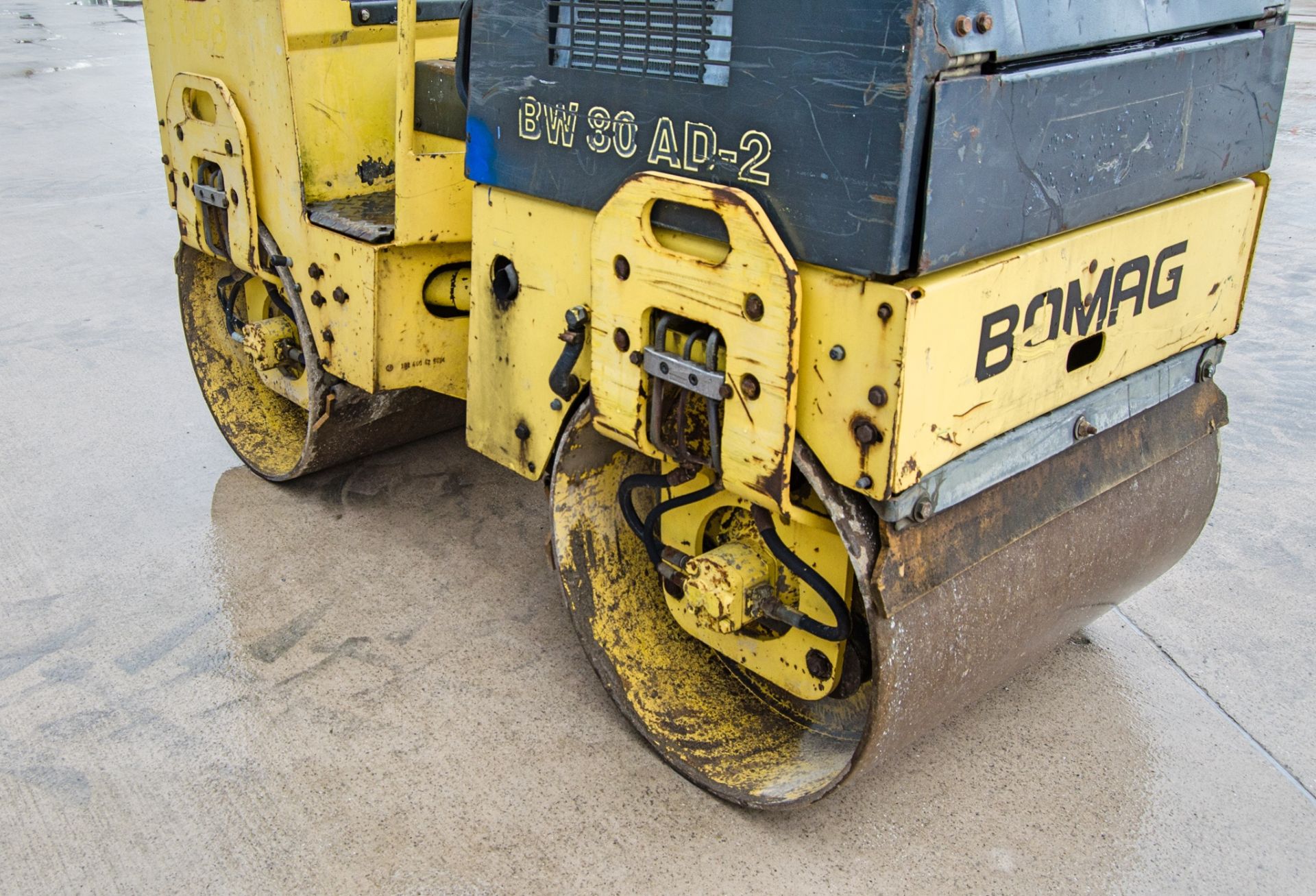 Bomag BW80 AD-2 double drum ride on roller Year: 2009 S/N: 101460425494 Recorded Hours: 1748 1348 - Image 9 of 19